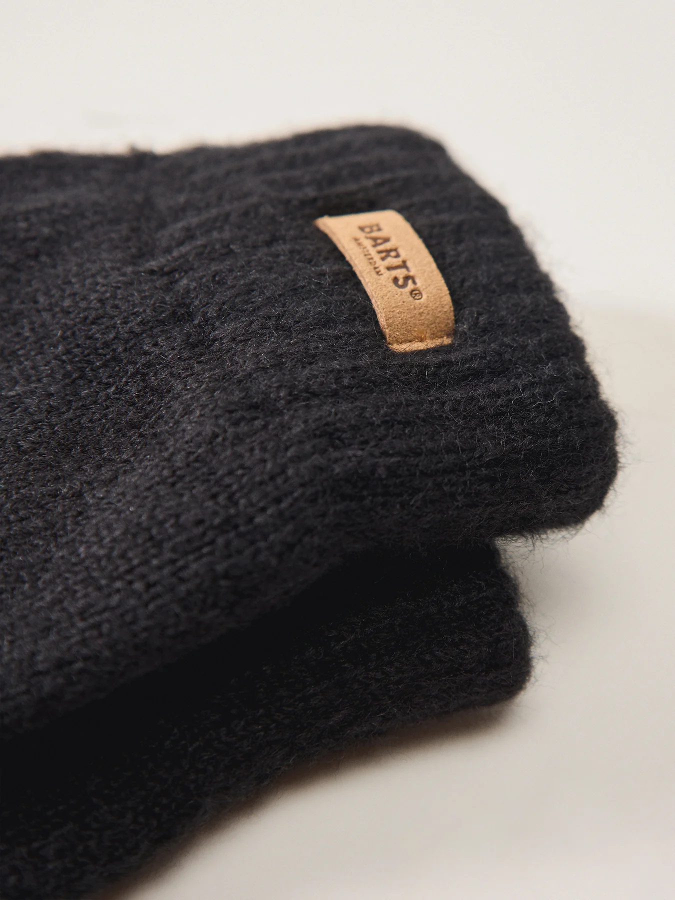 Witzia Gloves Black - Image 2