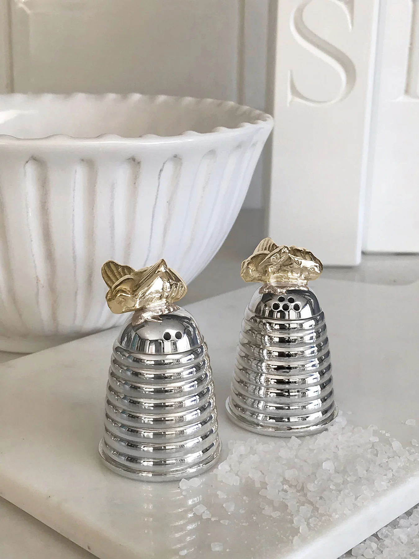 Queen Bee and Hive Cruet Set - Image 3