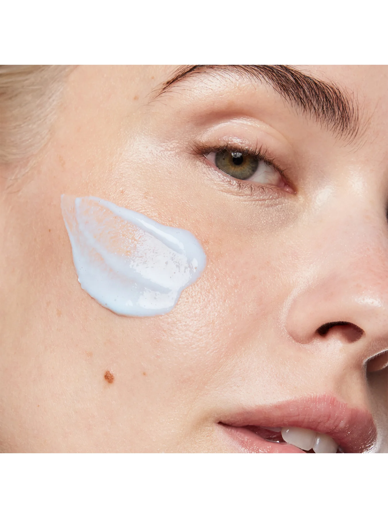 Magnetic Afterglow Cleanser 295ml - Image 2