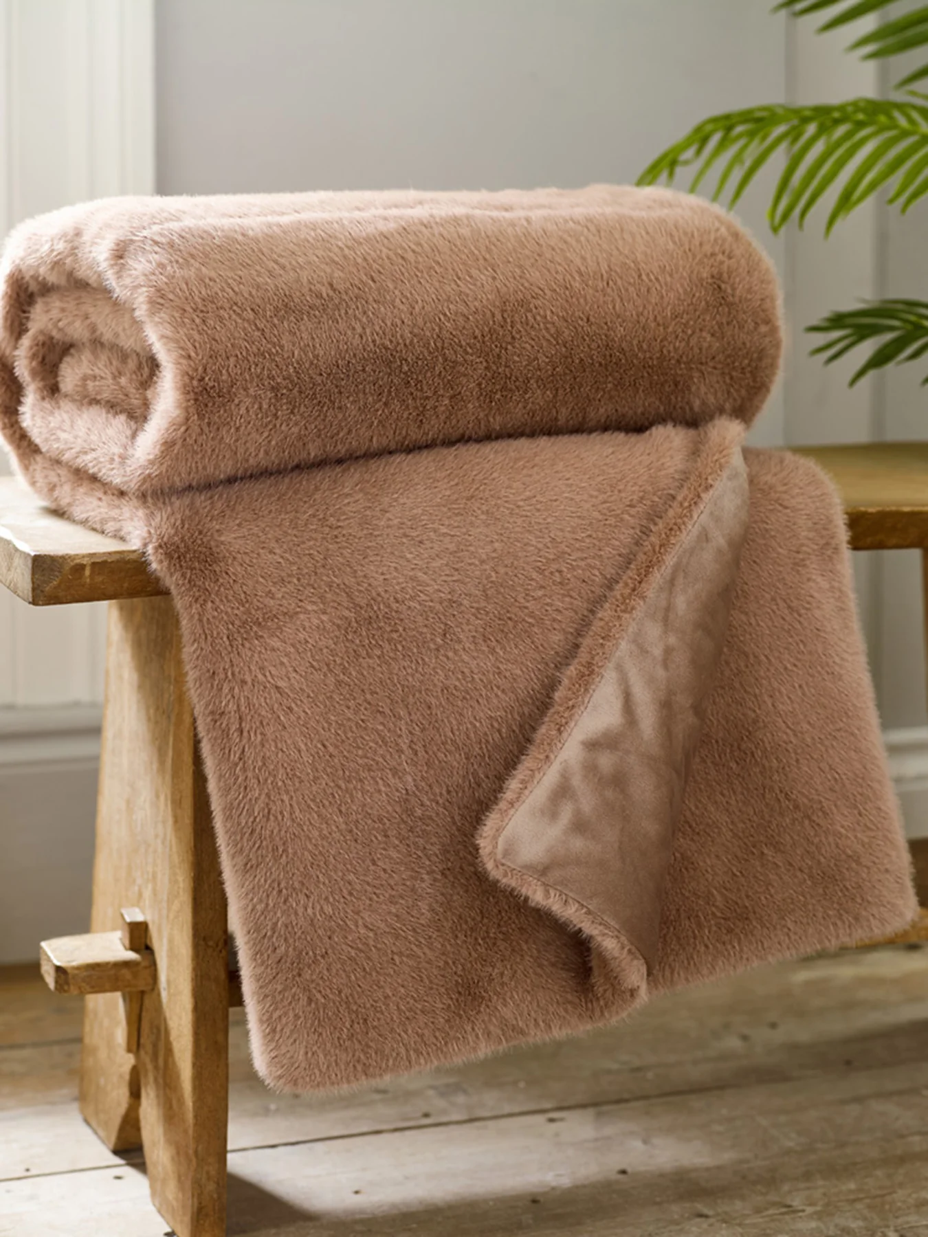 Deyongs TLC Ashford Throw Caramel - Image 2