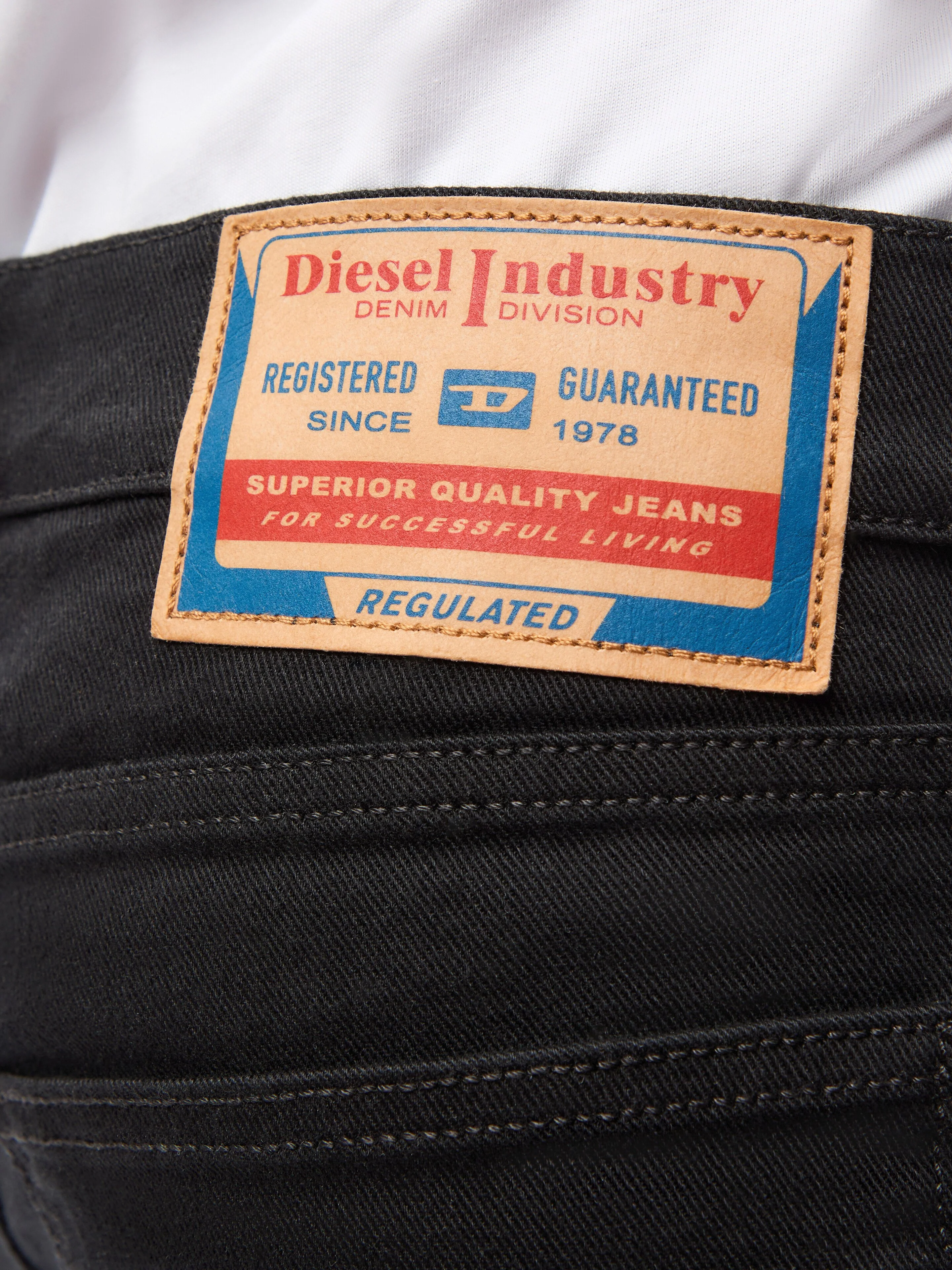 2019 D-Strukt Jeans - Image 3
