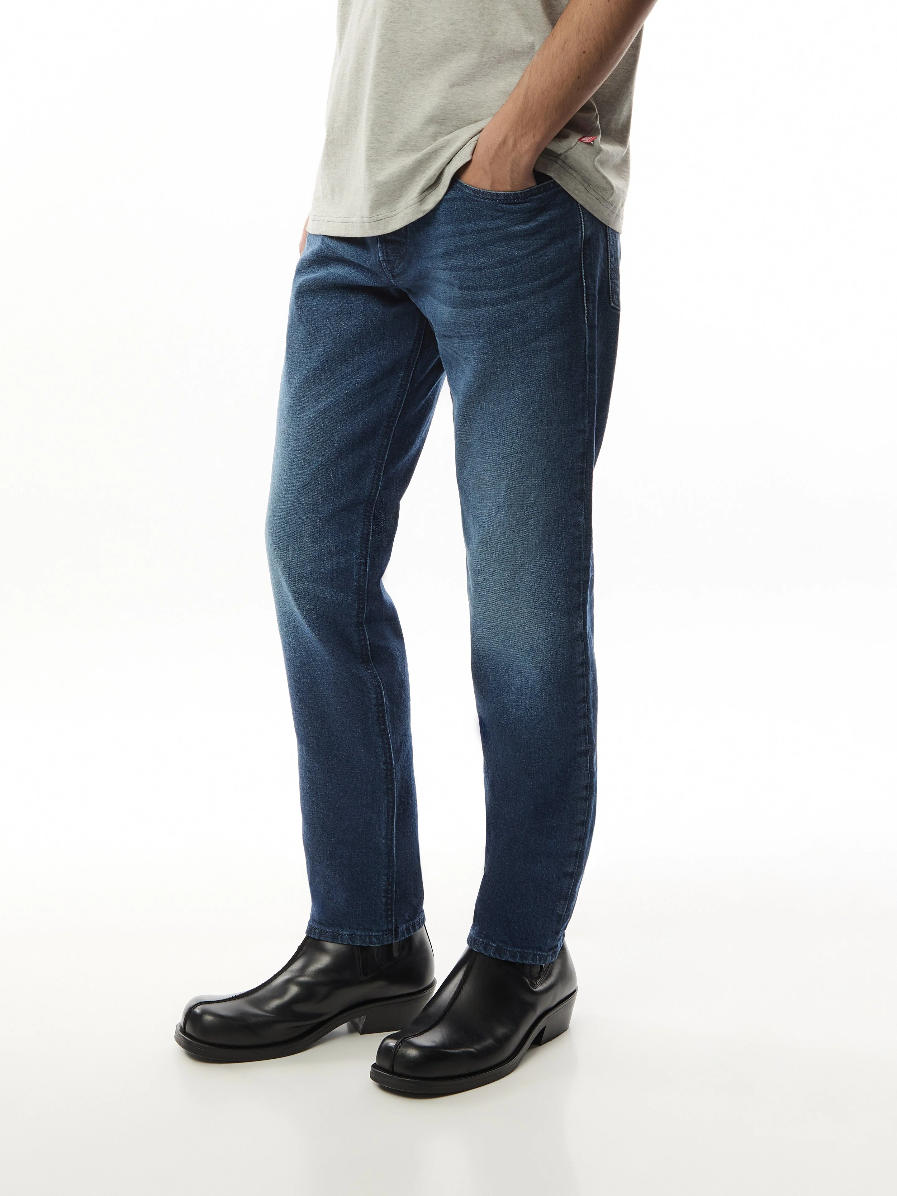 2023 D-Finitive Tapered Fit Jeans - Image 4