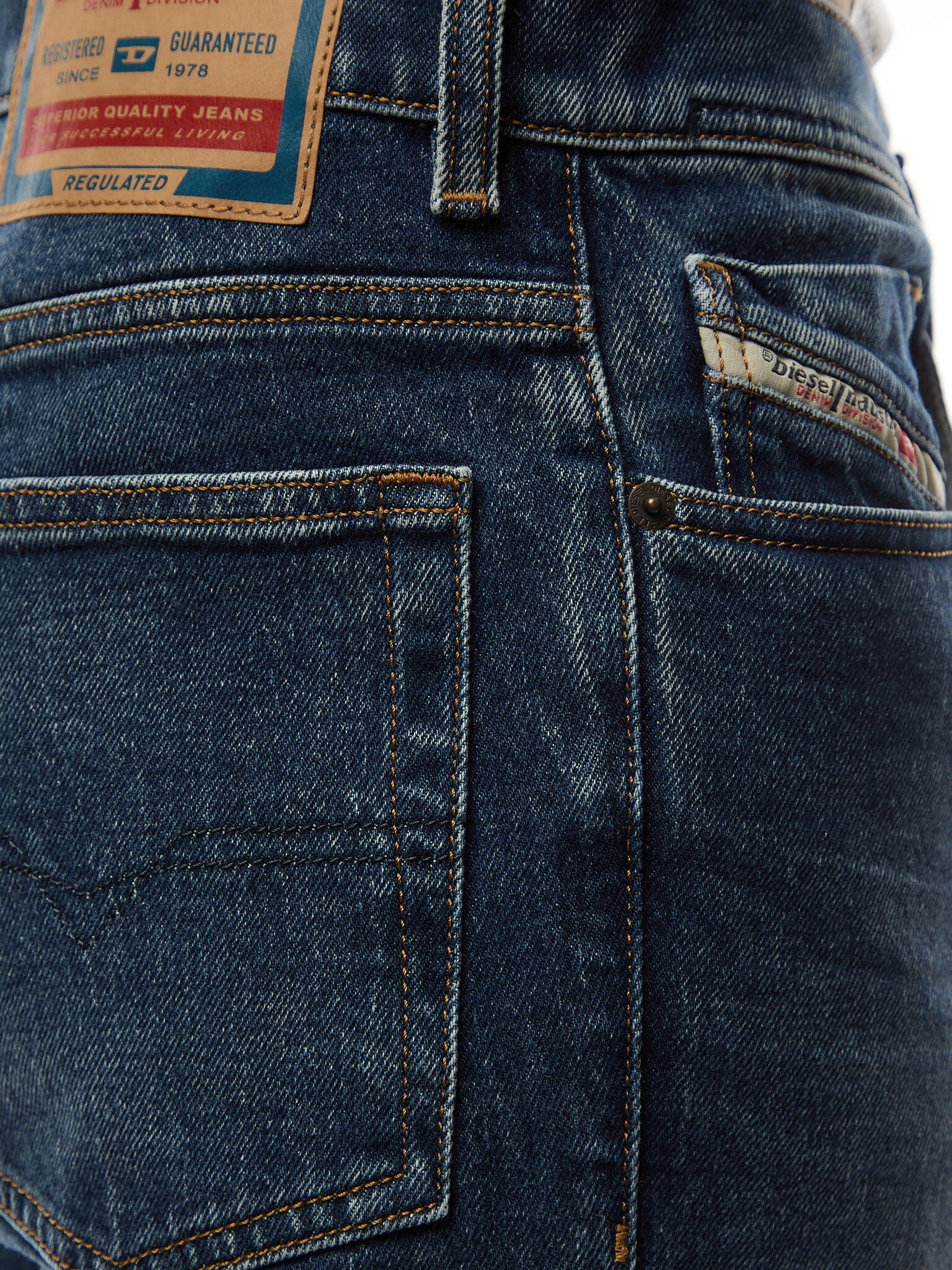 2023 D-Finitive Tapered Fit Jeans - Image 3