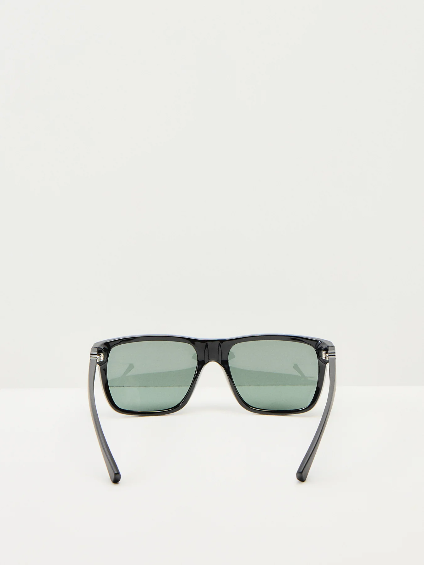 EA4035 Pillow Shaped Sunglasses - Image 2