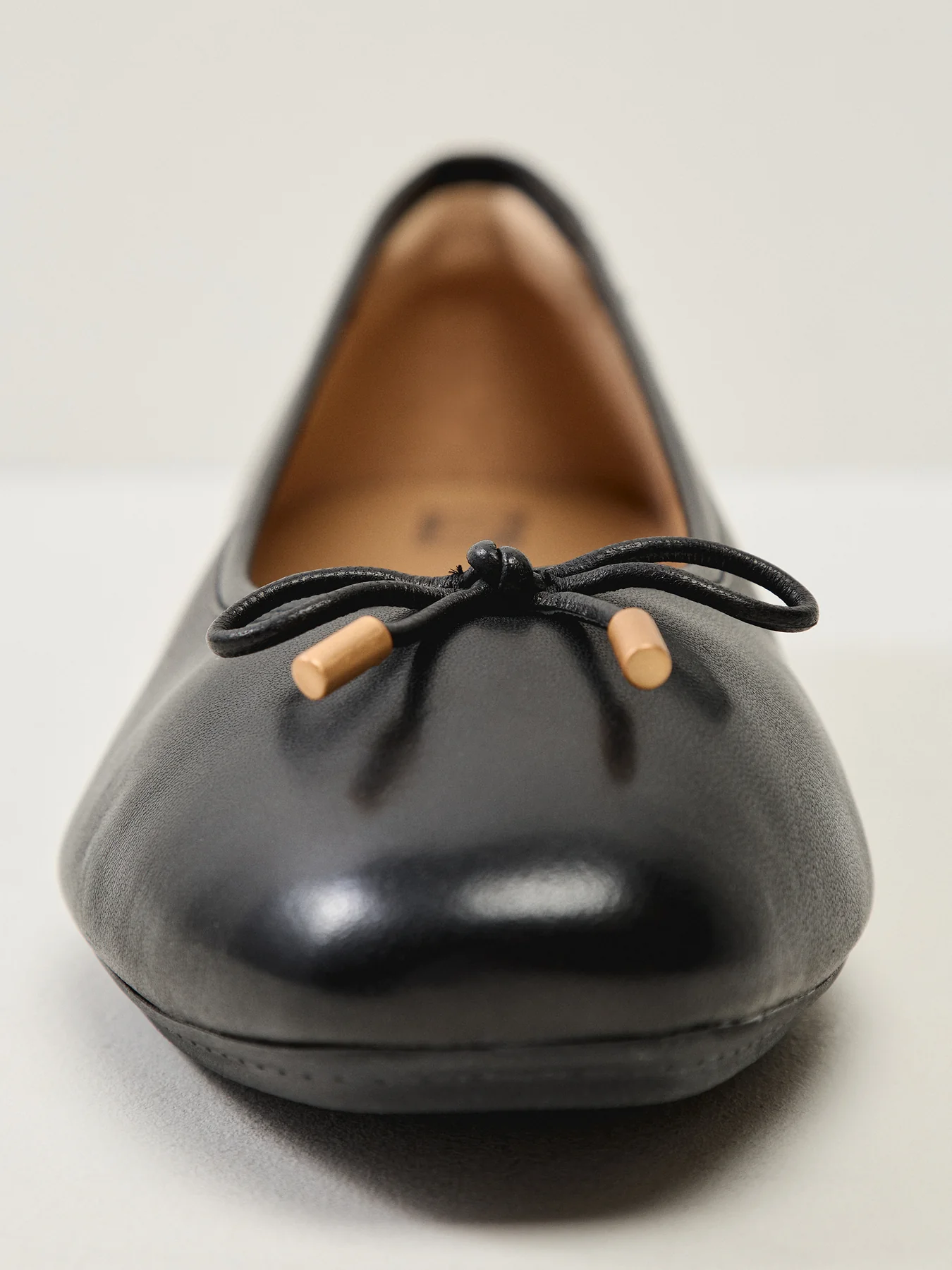 Delicato Bow Soft Leather Ballet Flats Black - Image 3
