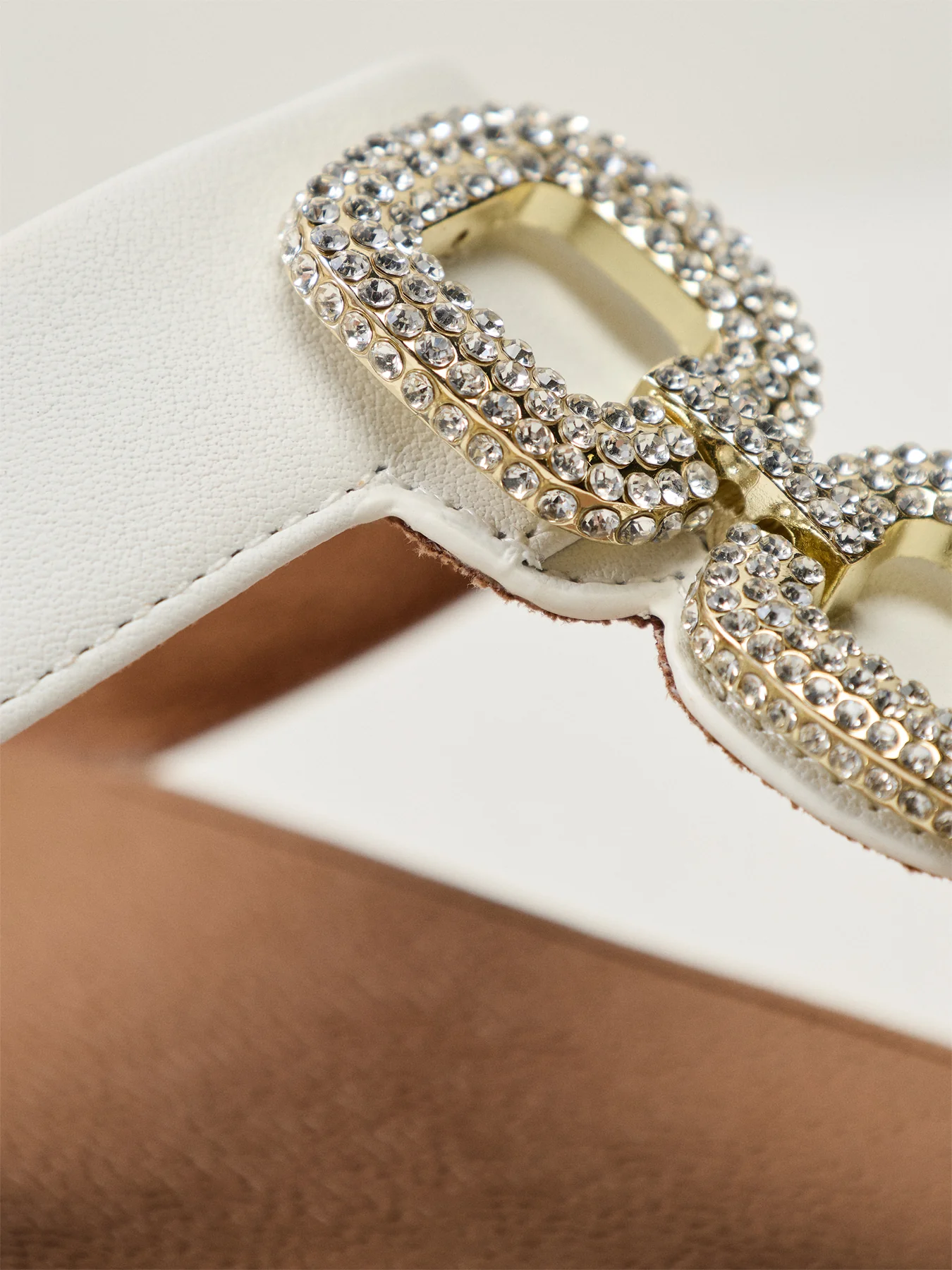 Fino Crystal-Chain Leather Toe-Post Sandals Urban White - Image 3