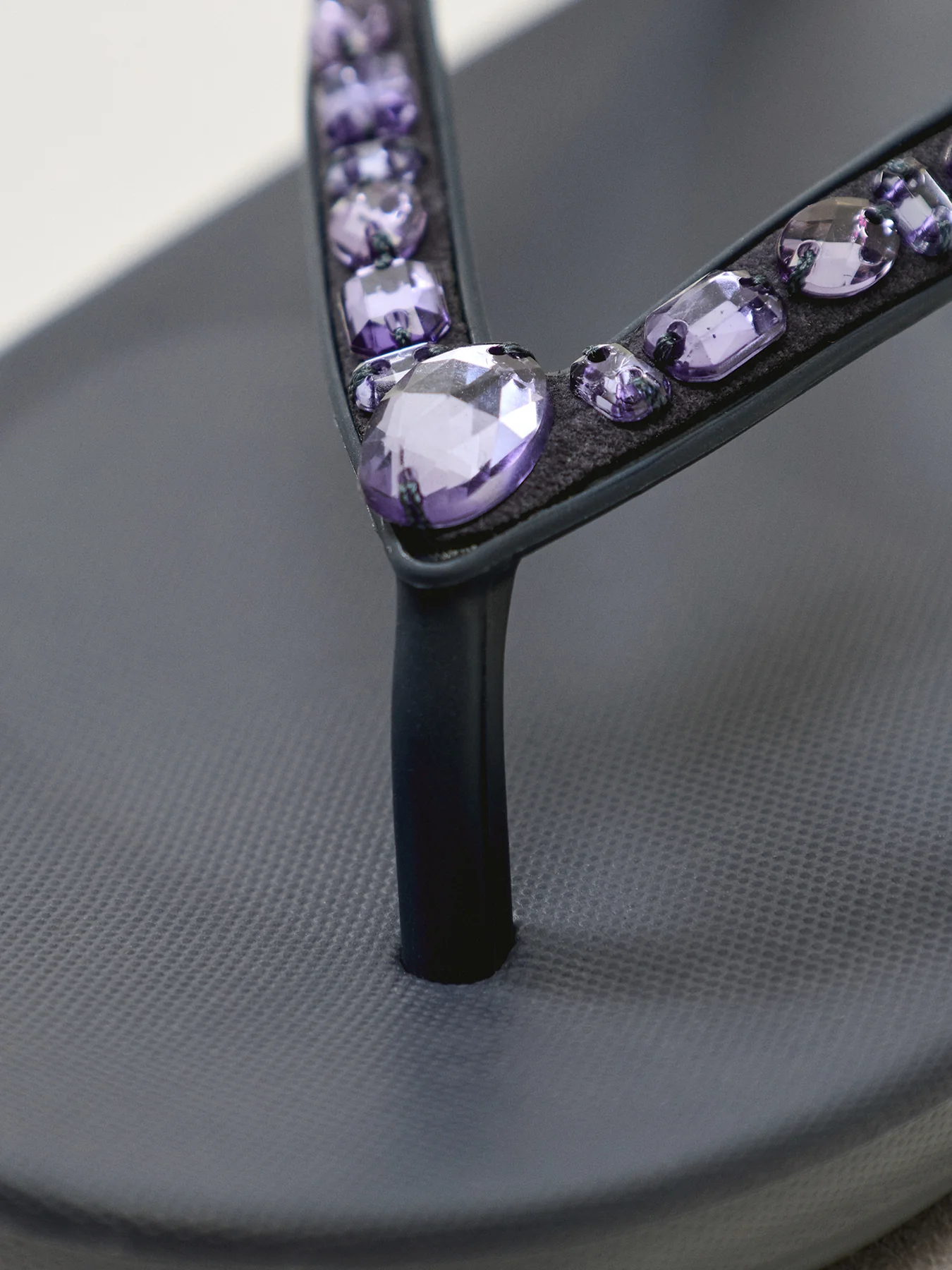 Iqushion Multi-Crystal Ergonomic Flip-Flops Midnight Navy - Image 3