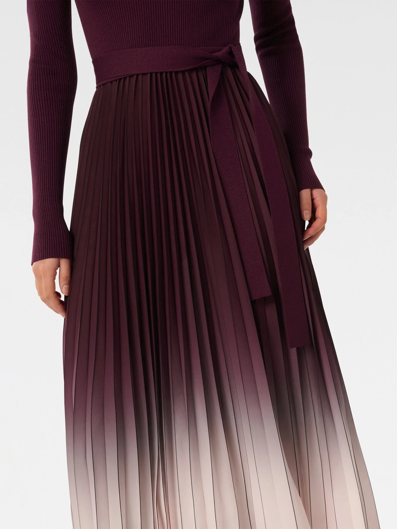Harmony Crew Neck Ombre Pleated Midi Dress - Image 4