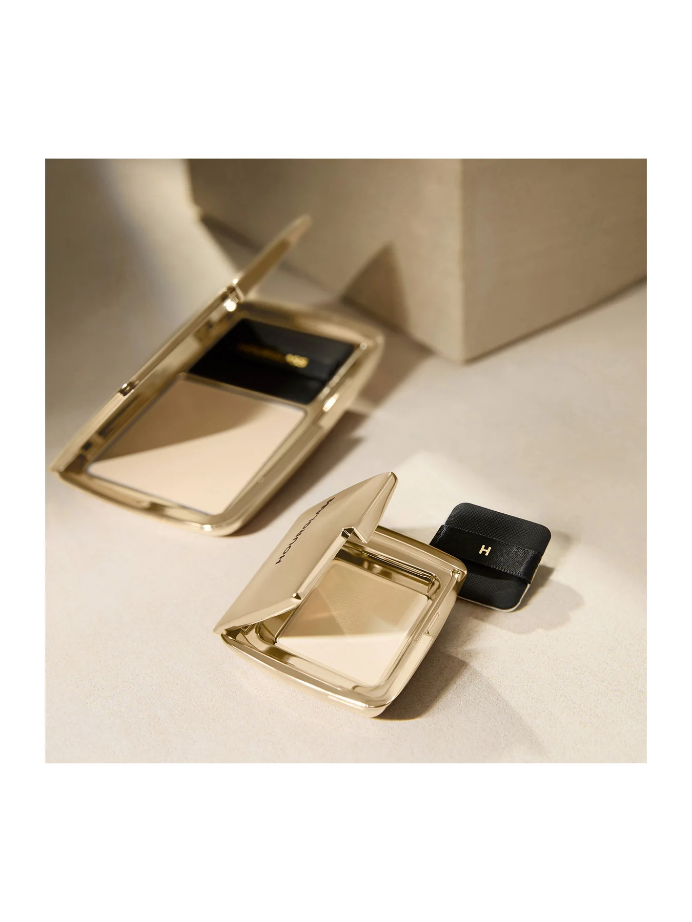 Vanish Airbrush Pressed Powder Travel - Image 3