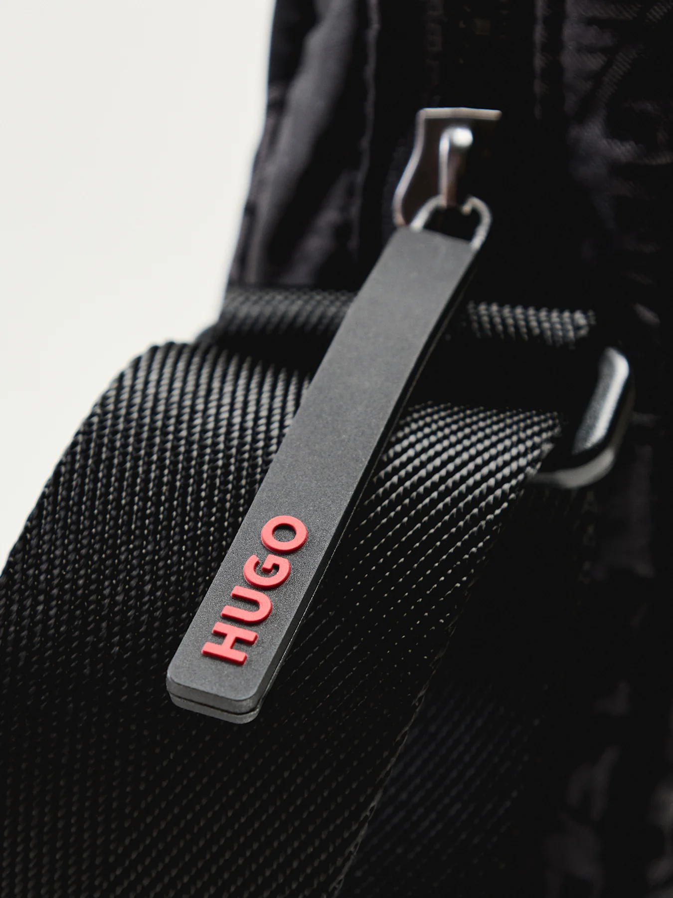 Ethon Zip bag - Image 5