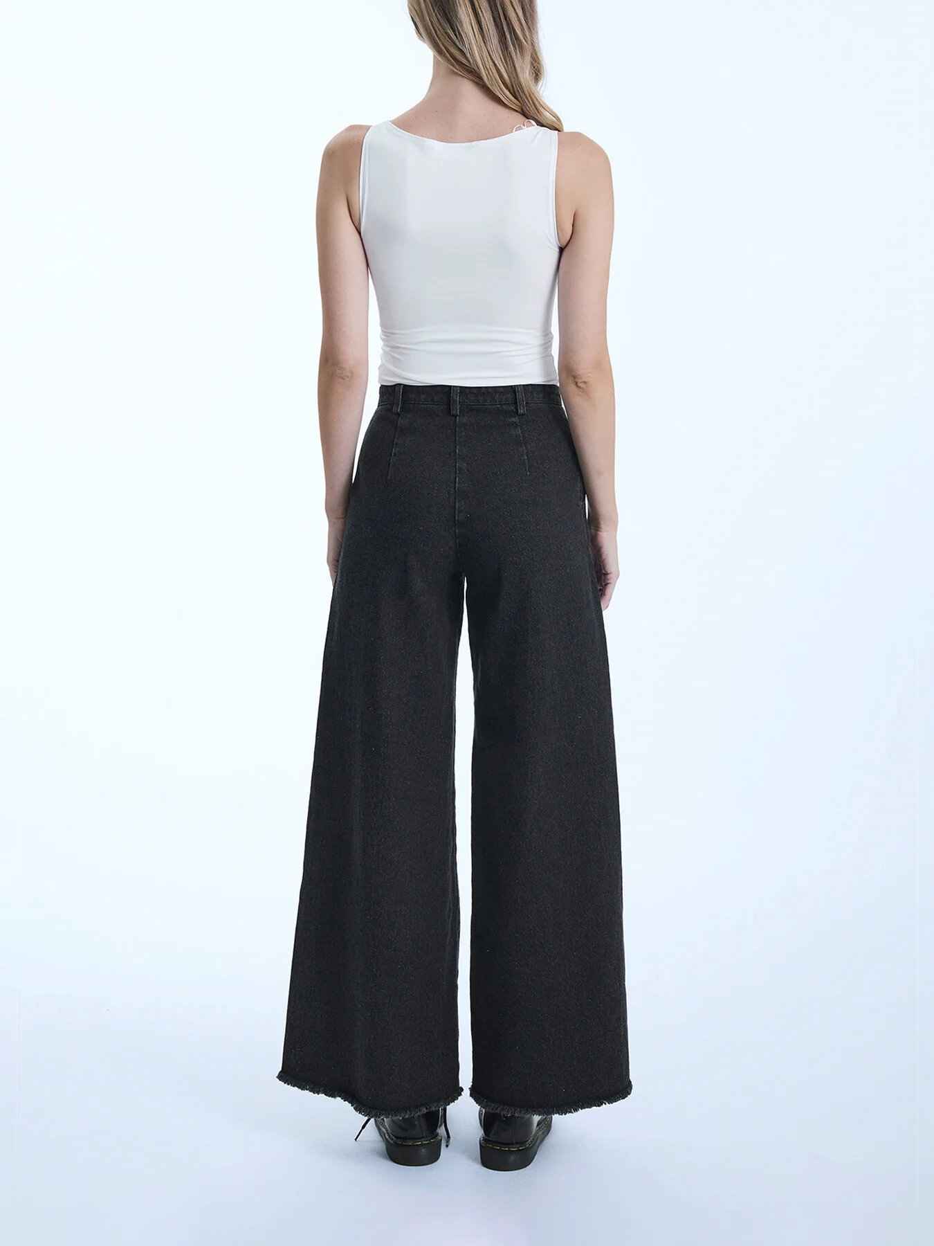 Frayed Jeans - Image 4