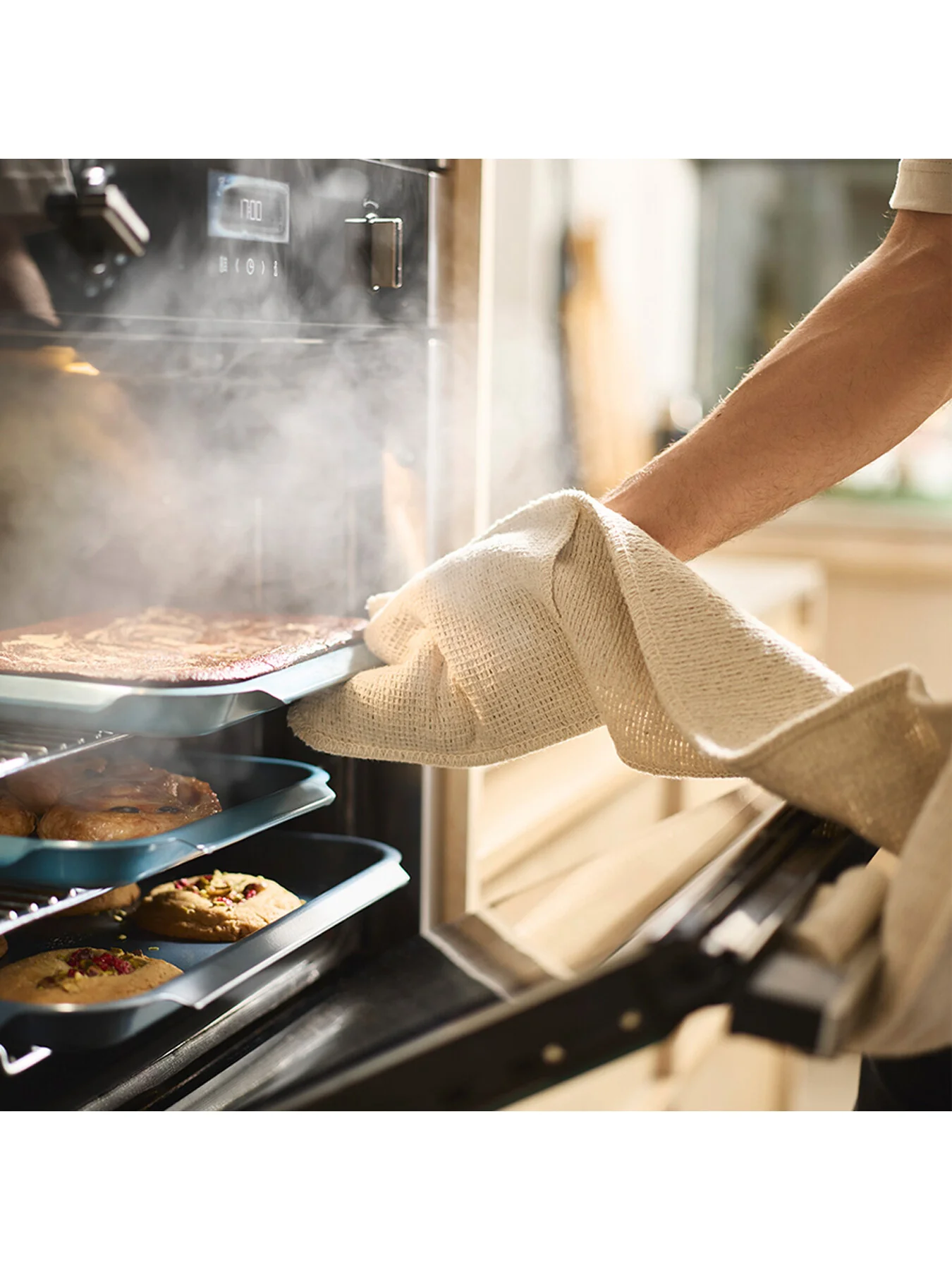Nest Bake 3 Piece Baking Tray Set - Image 6