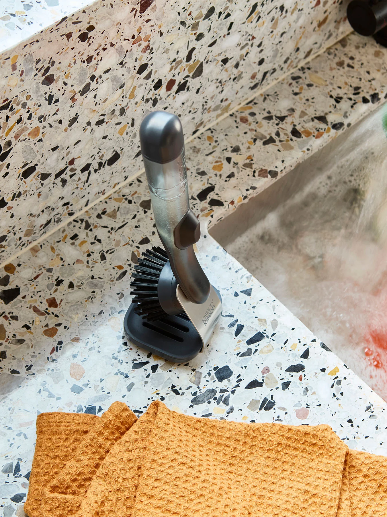 SinkTech Soap-dispensing Washing Up Brush With Stand - Image 3