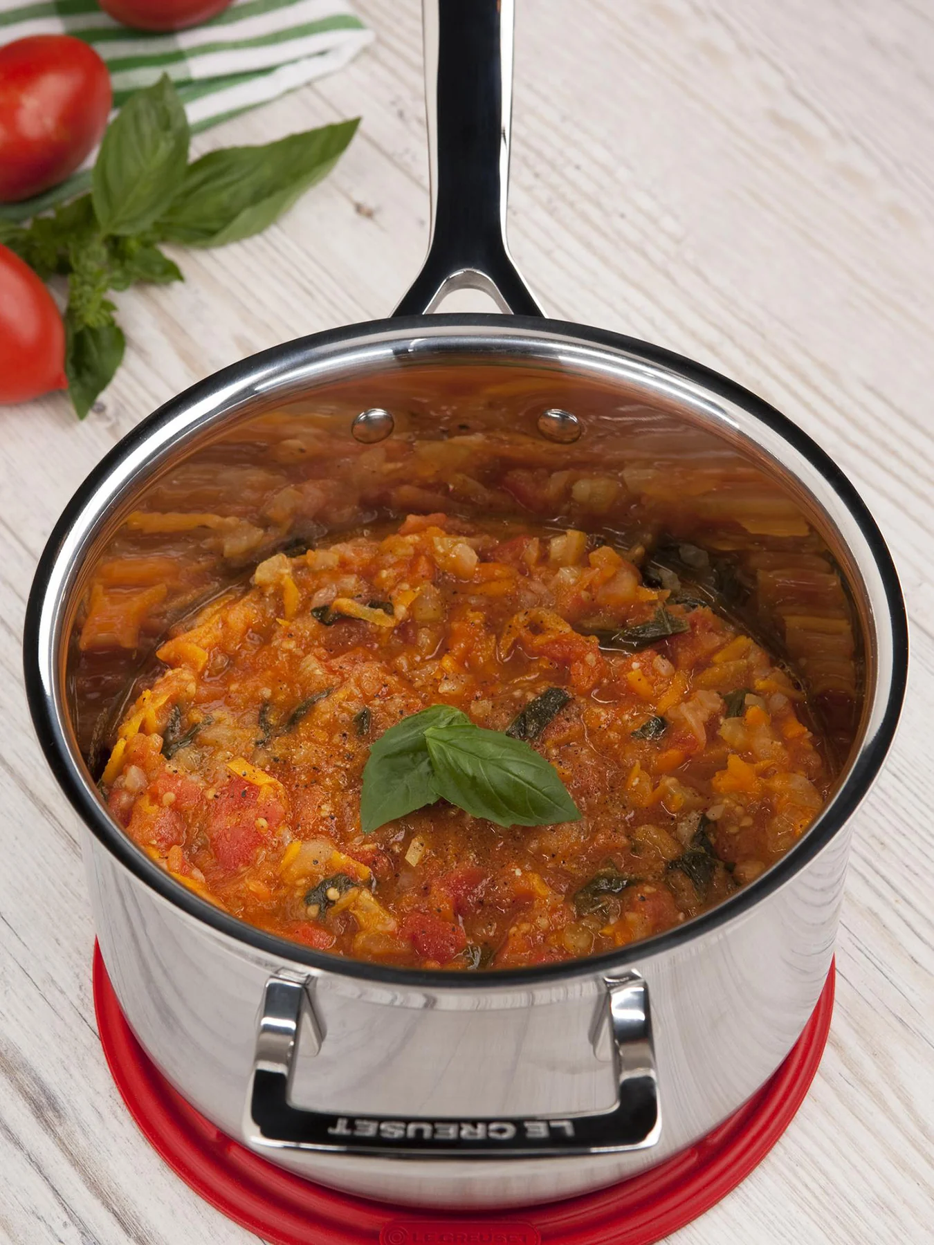 3-Ply Stainless Steel Saucepan with Lid Helper Handle 16cm - Image 4