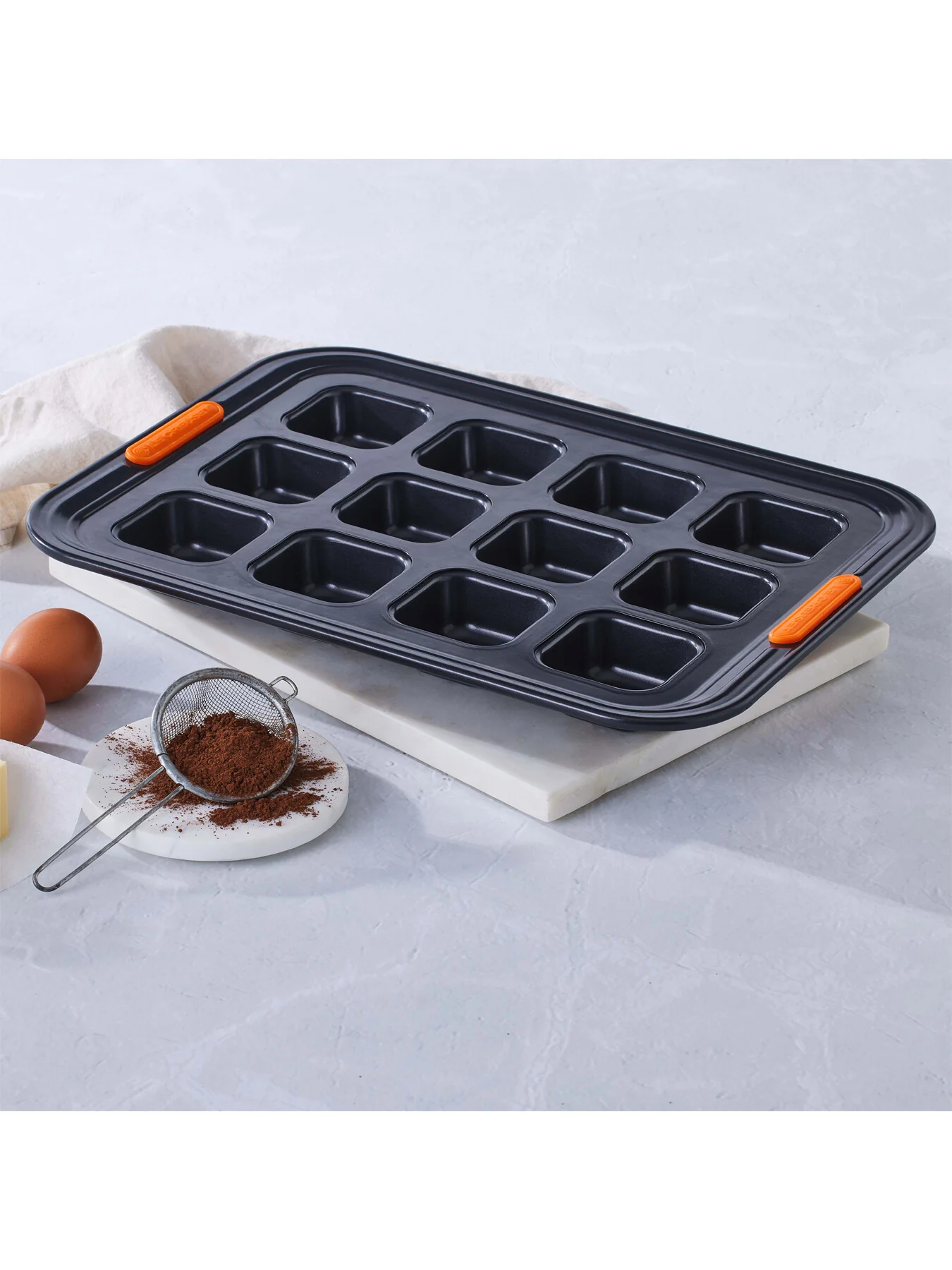 Bakeware 12 Cup Brownie tray - Image 4