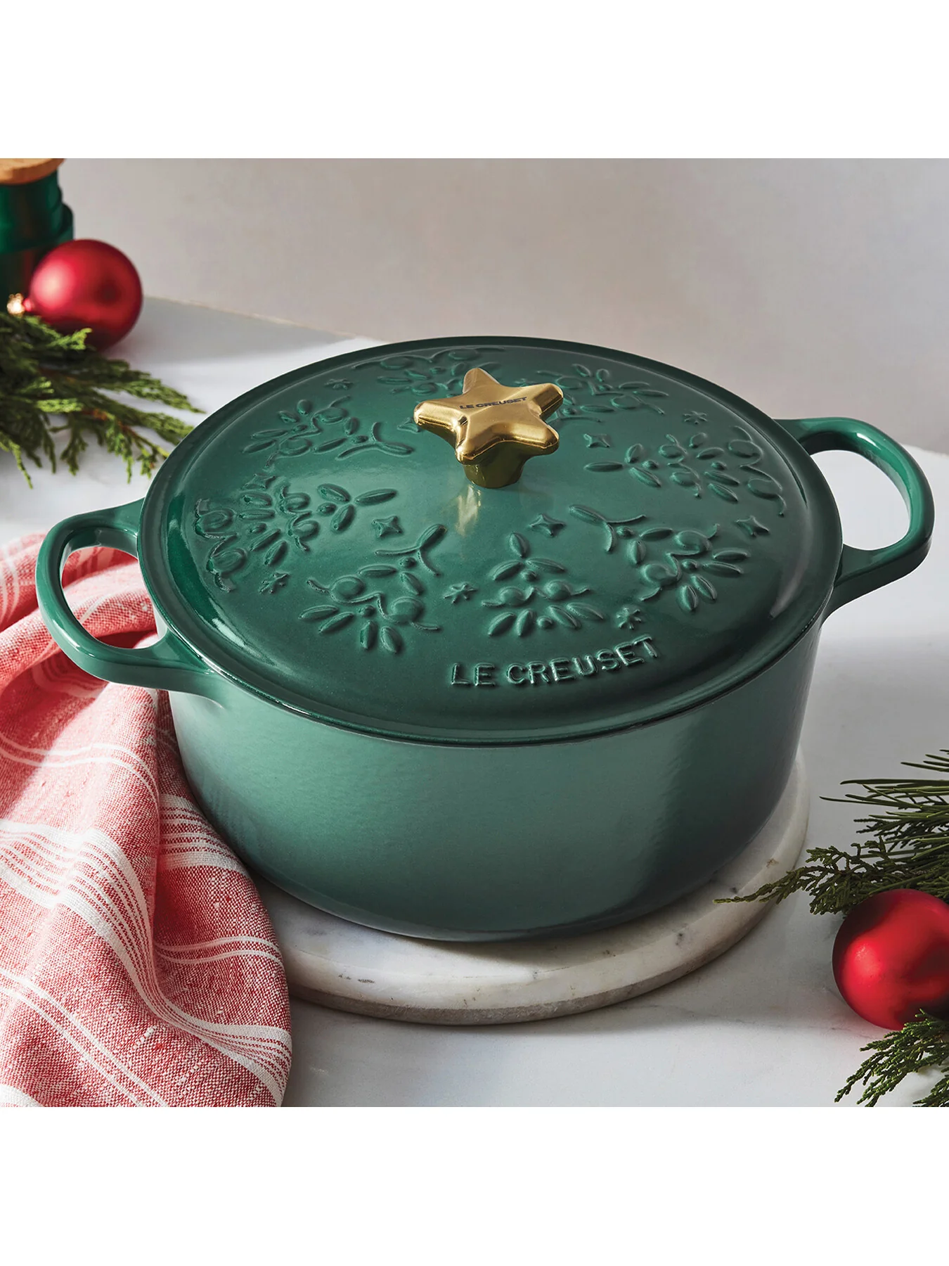 Cast Iron Round Casserole Noel Tree Relief - Image 6