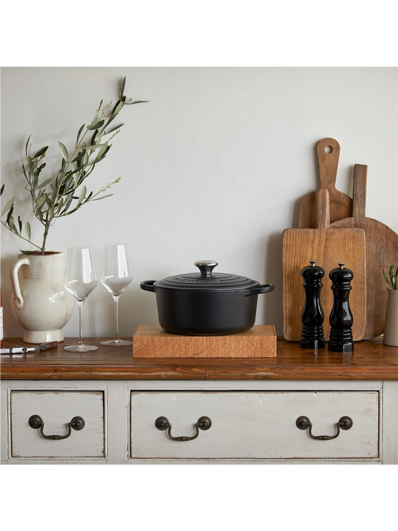 Round Casserole Dish Satin Black 28cm - Image 5