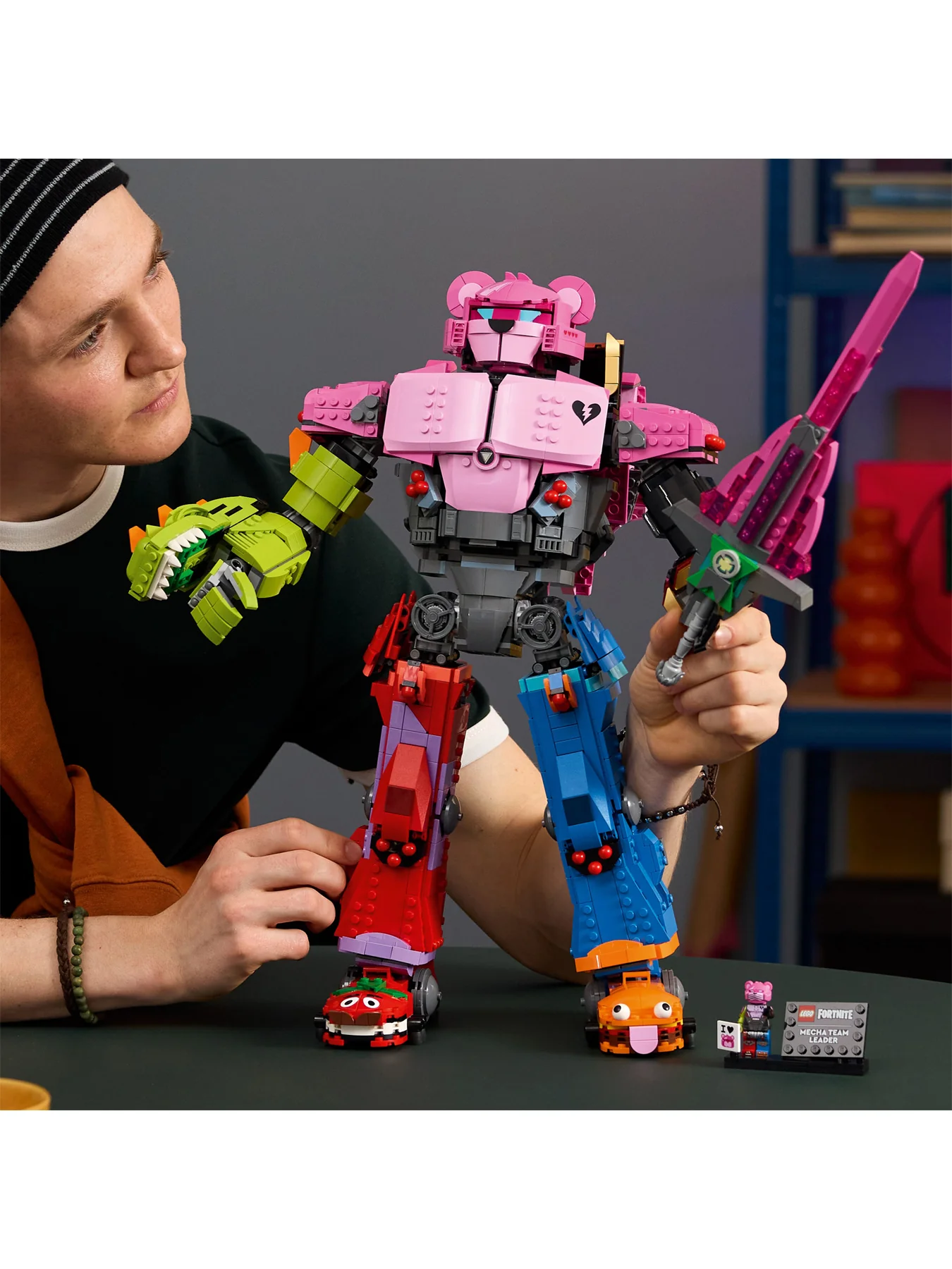 LEGO Fortnite Mecha Team Leader Figure 77078 - Image 3