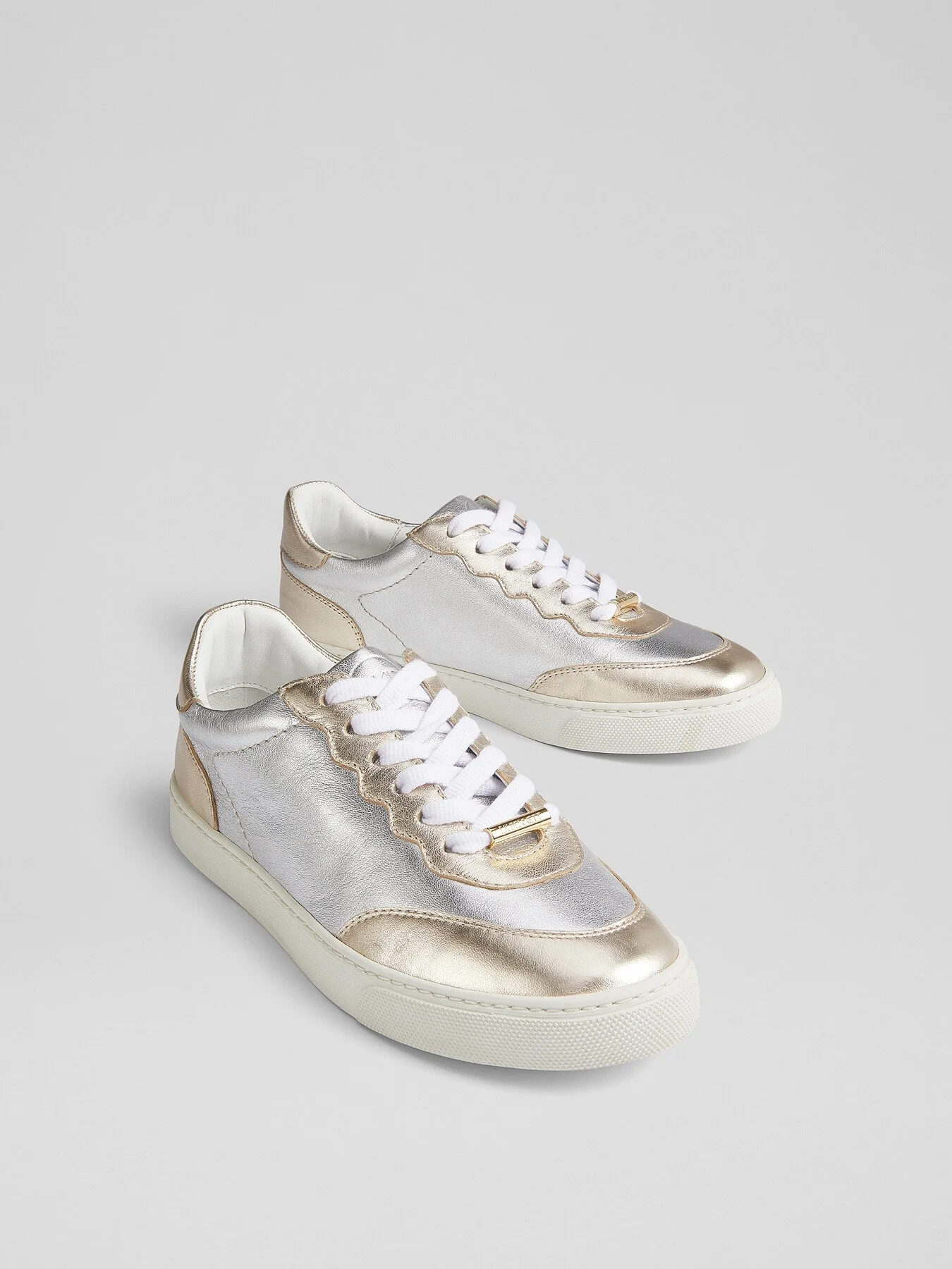 Signature Trench & Gold Classic Stud Trainer - Image 5