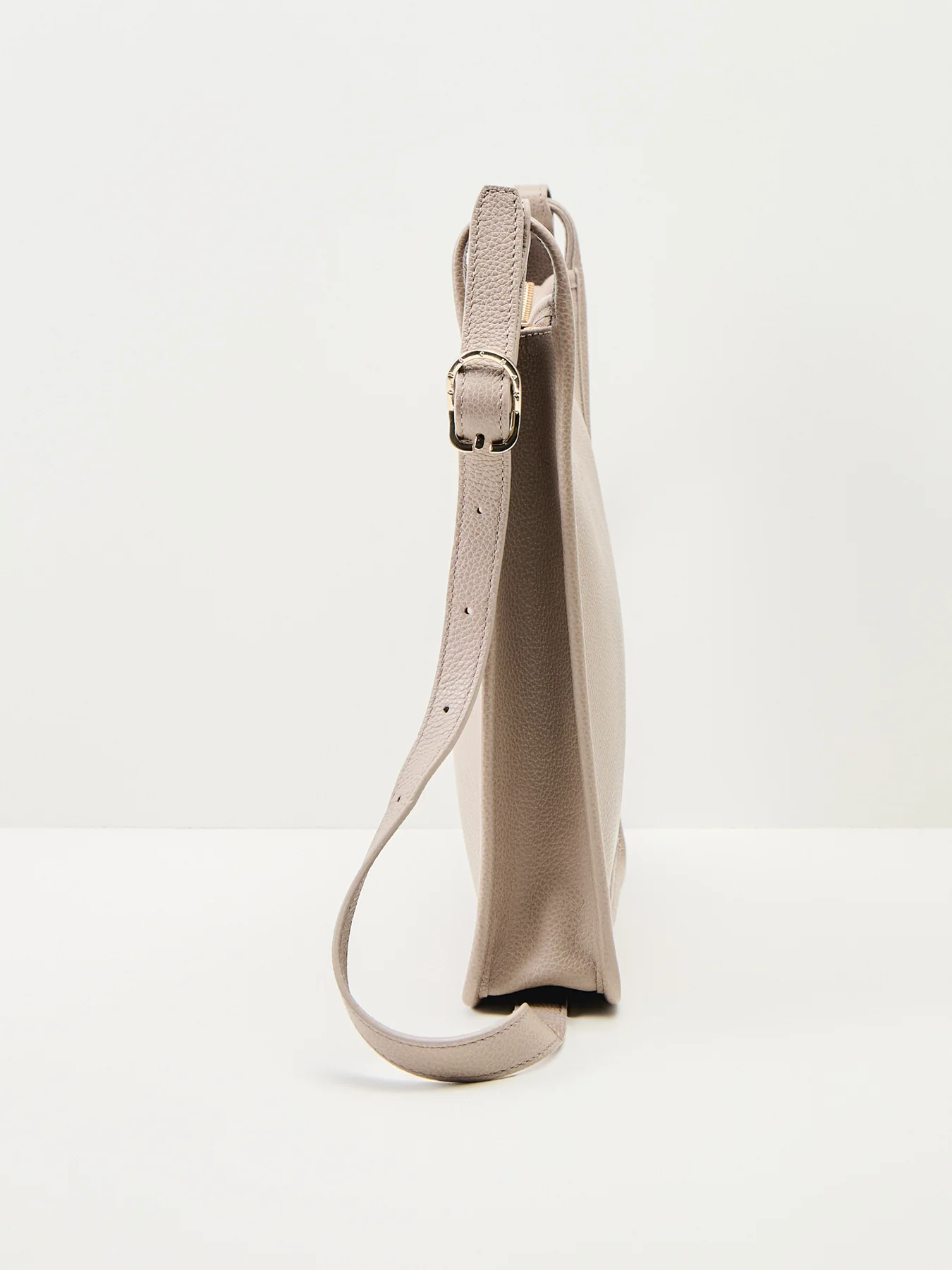 Le Foulonné Medium Crossbody Bag Turtledove Leather - Image 4