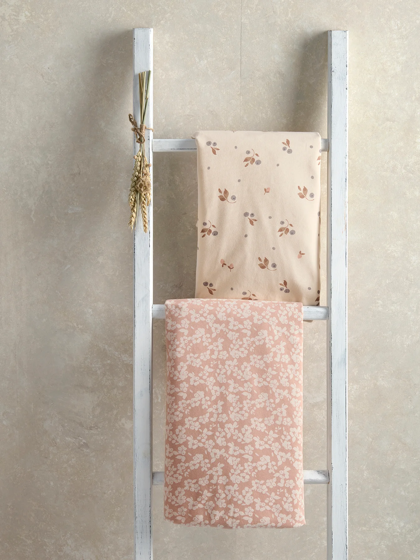 2 Cot Bed Berry Fitted Sheets - Image 3
