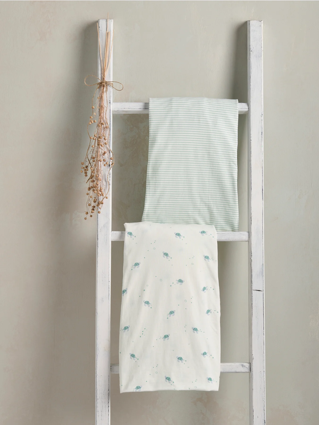 2 Cot Bed Fitted Sheets - Turtle - Image 2