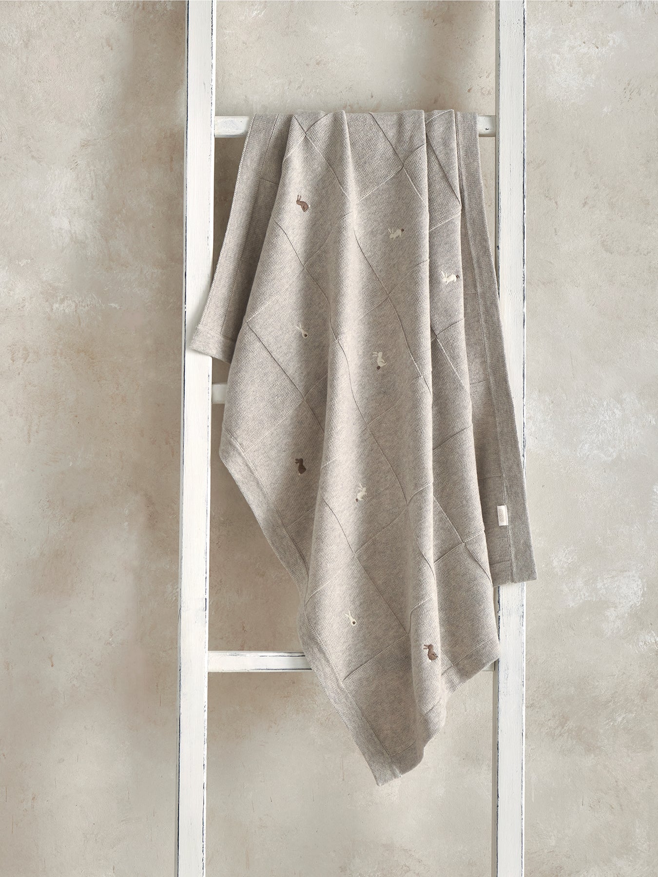 Knitted Blanket Bunny Grey - Image 2