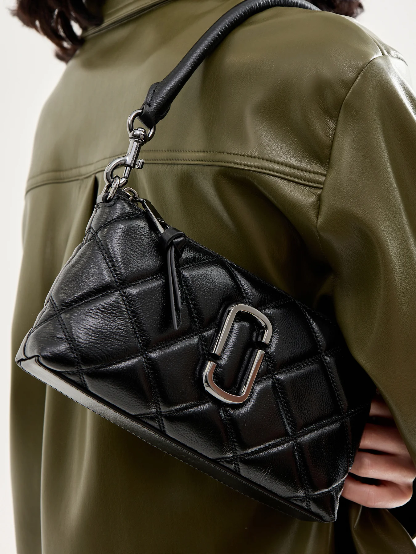 The Quilted Leather Pochette Black - Image 2