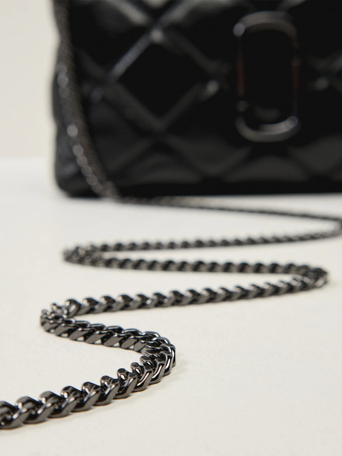 The Quilted Leather Pochette Black - Image 5