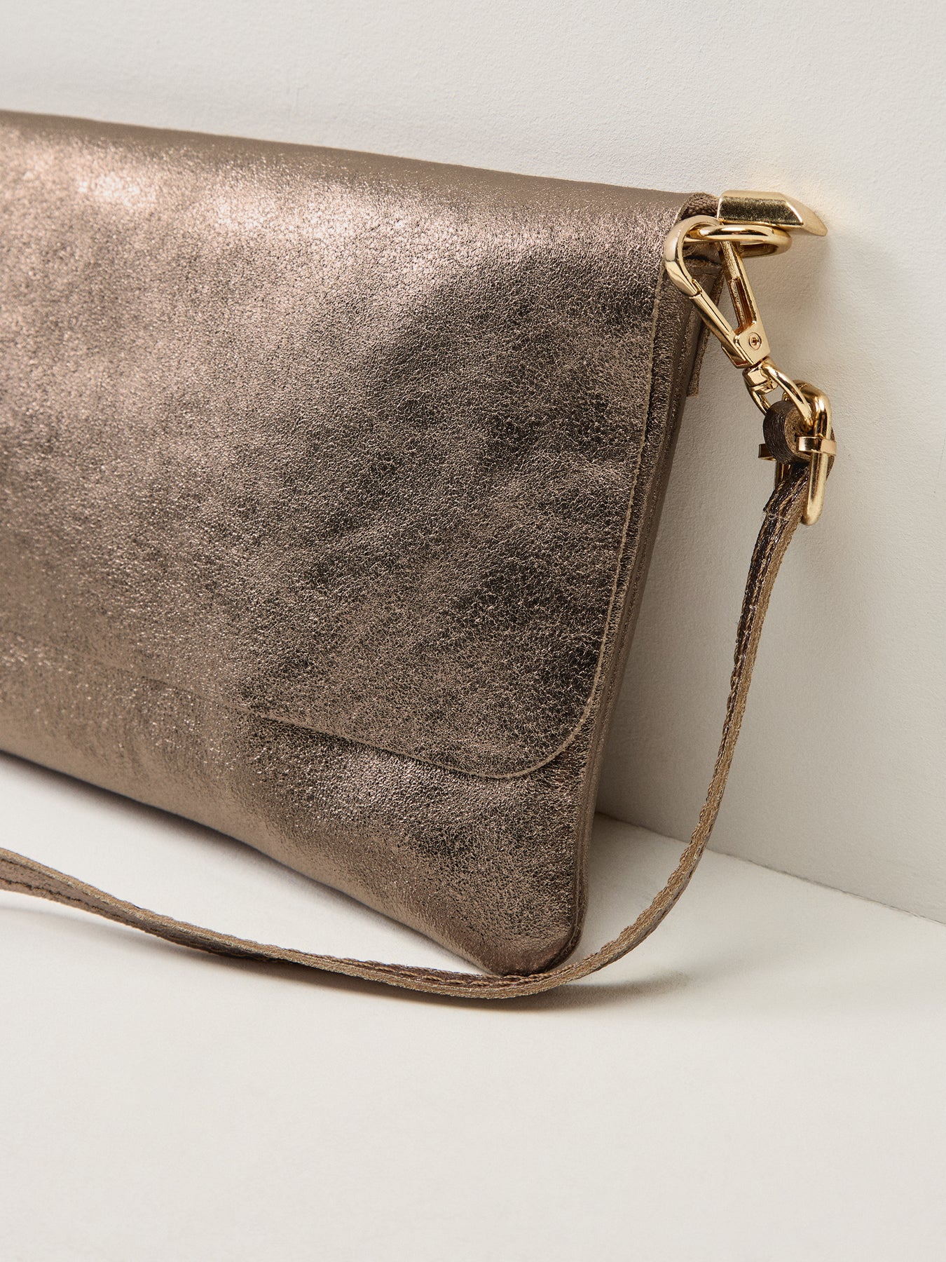 Mini Sally Metallic Pochette - Image 5