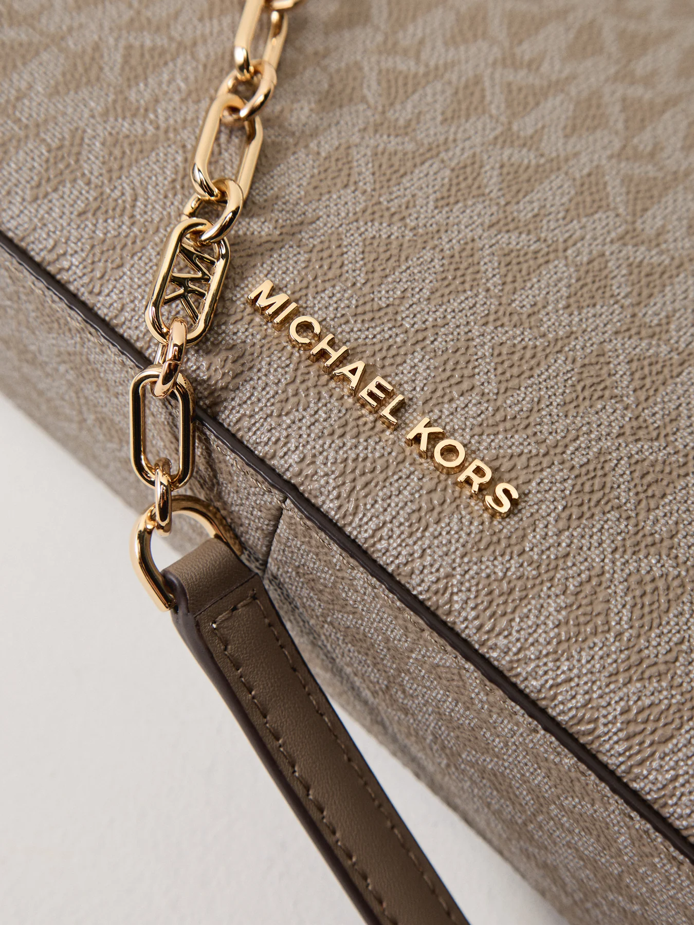 Empire Signature MD Chain Pouchette - Image 5