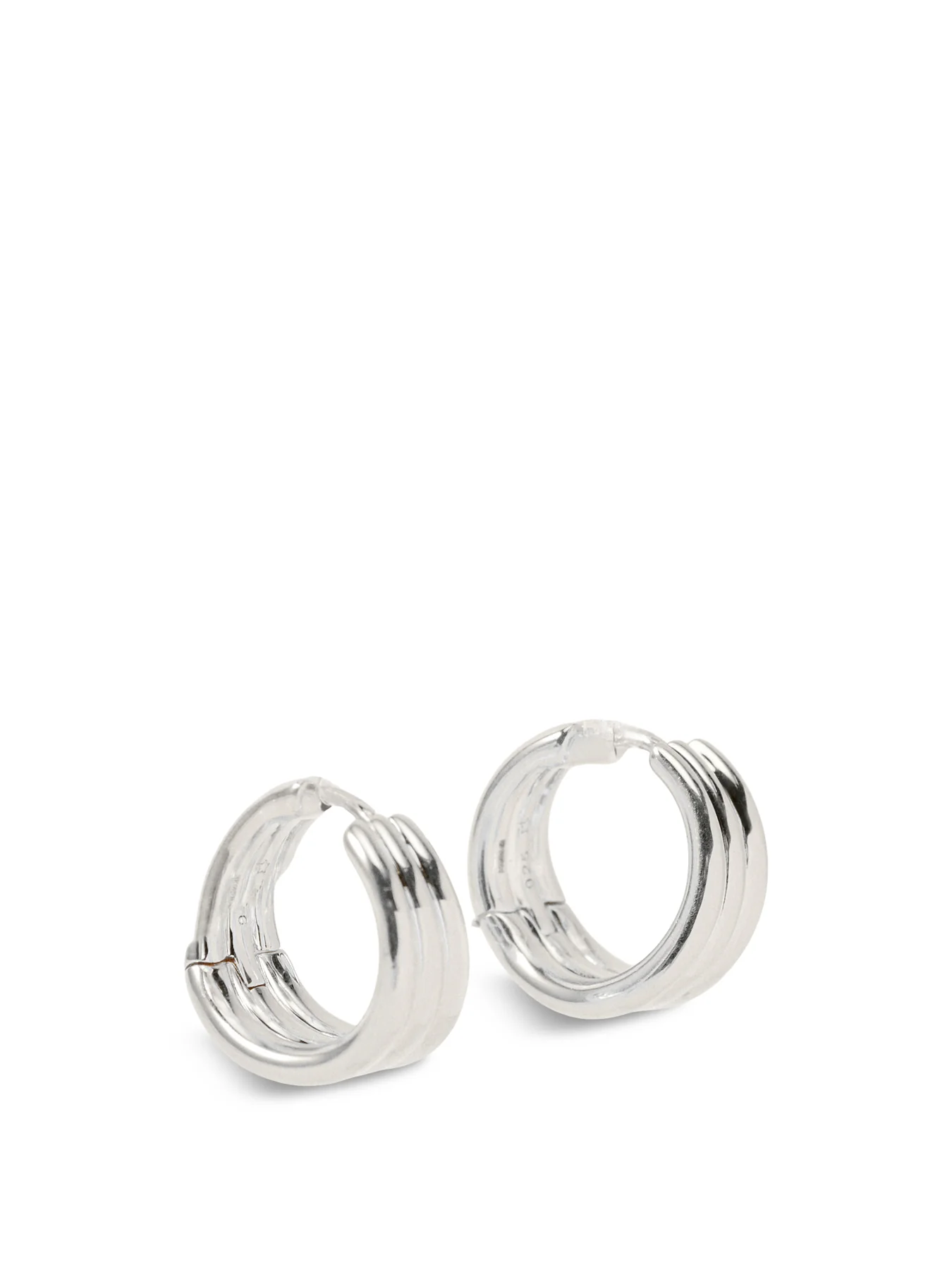 SAVI TRIPLE RIDGE HOOP EARRINGS - Image 3