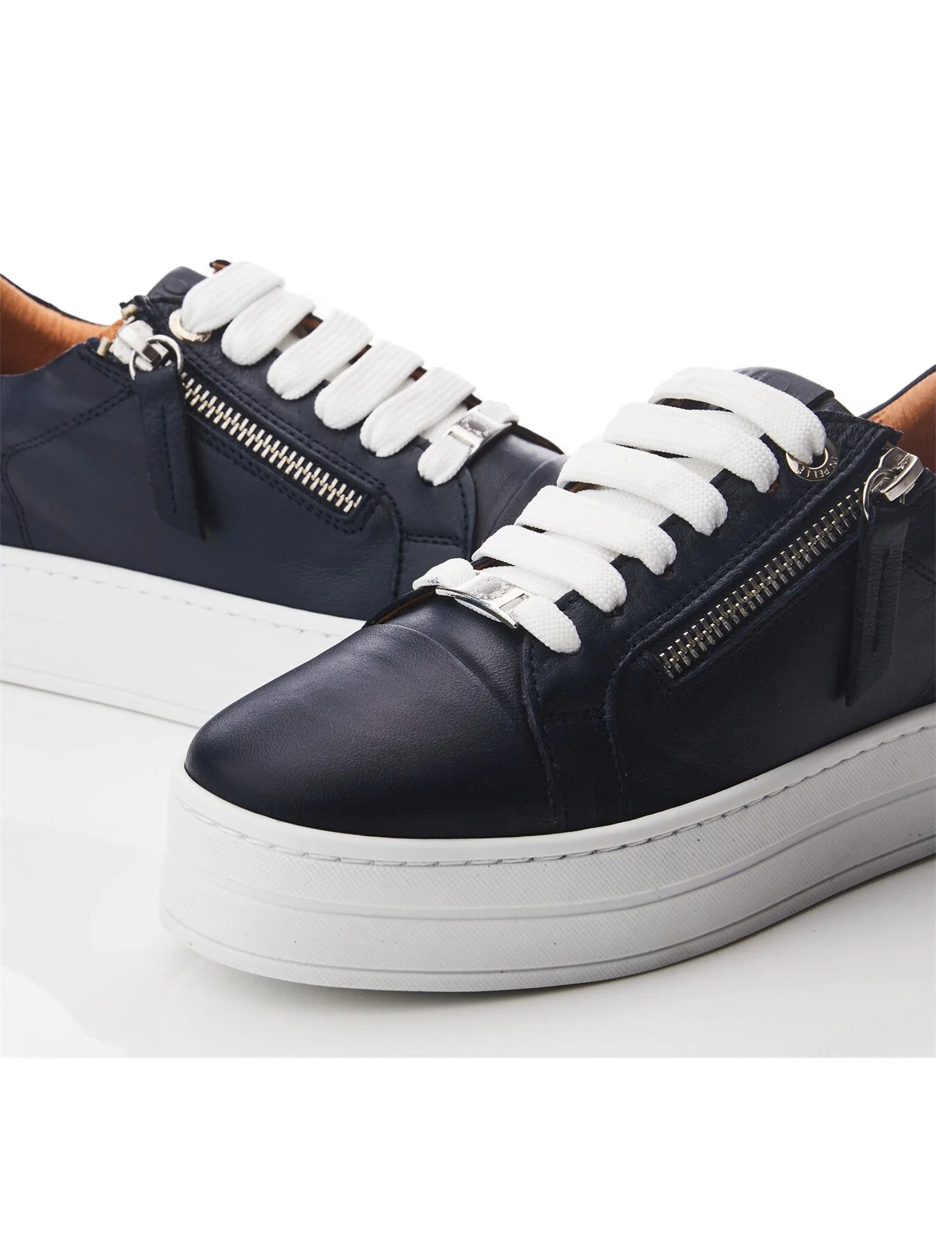Abbiy Trainers - Image 4