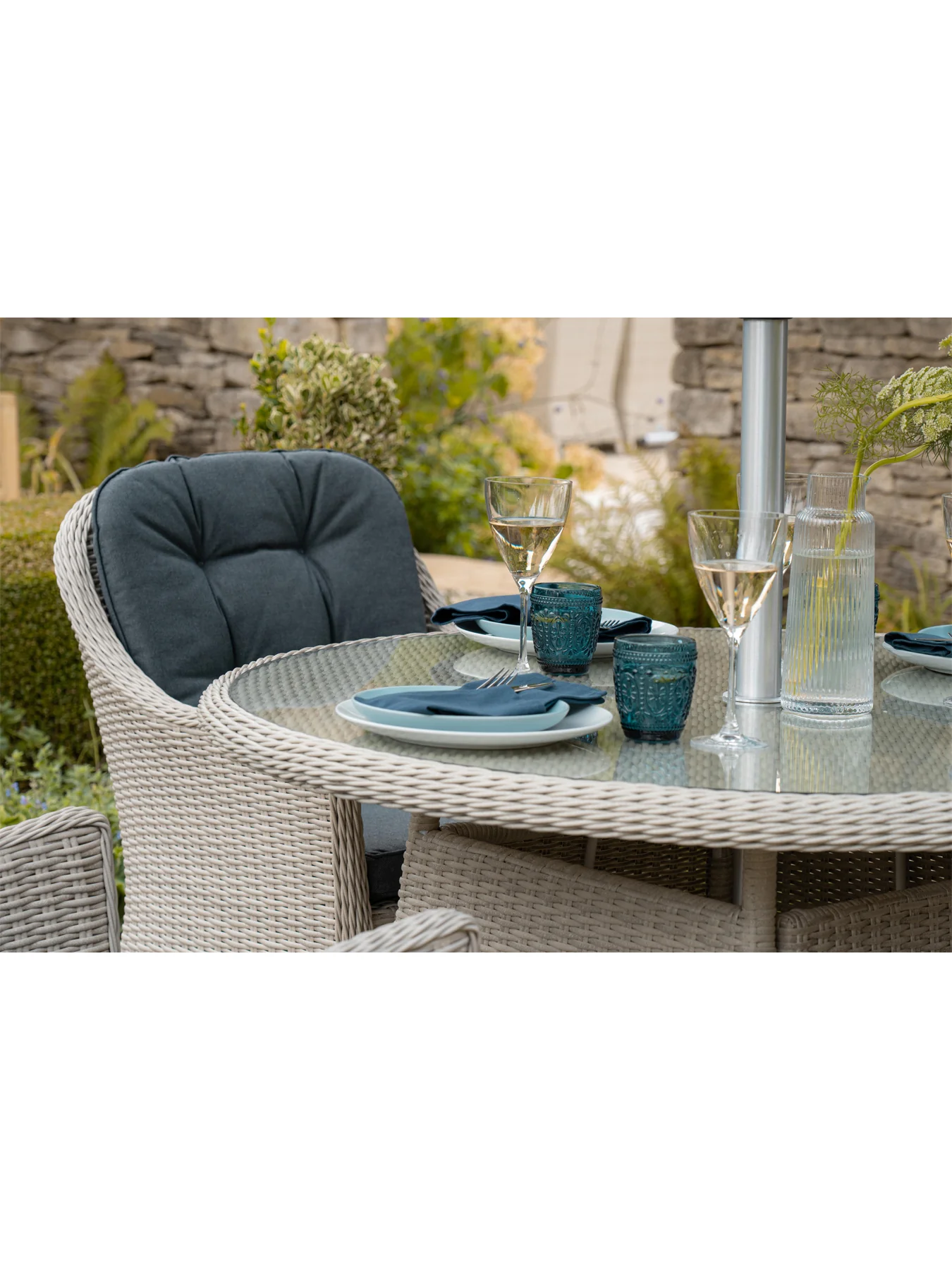 Monterey Rattan 4-Seat Round Dining Set with Parasol & Base - Image 3