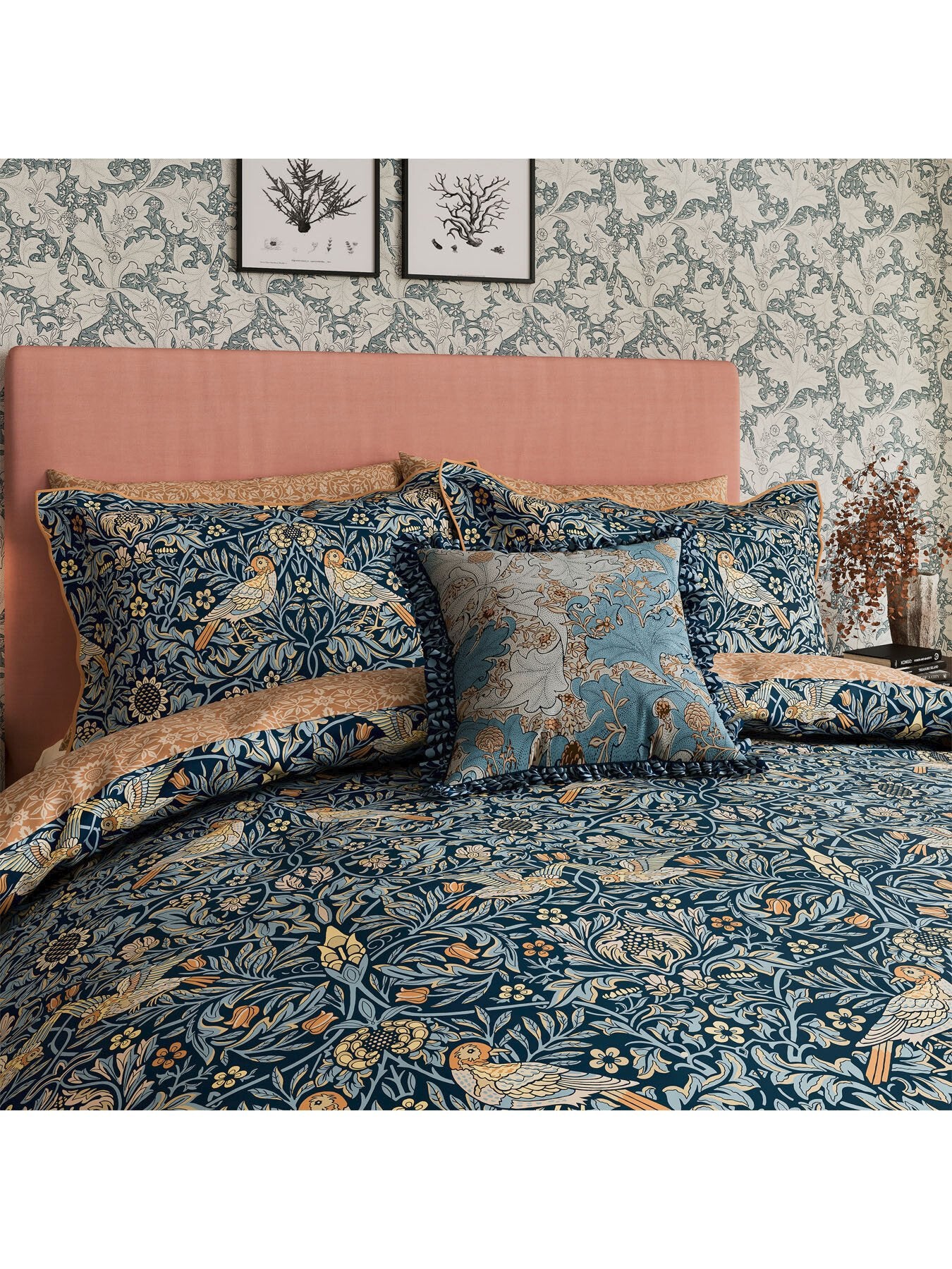 Morris & Co X Emery Walker Bird Cover Set - Image 2