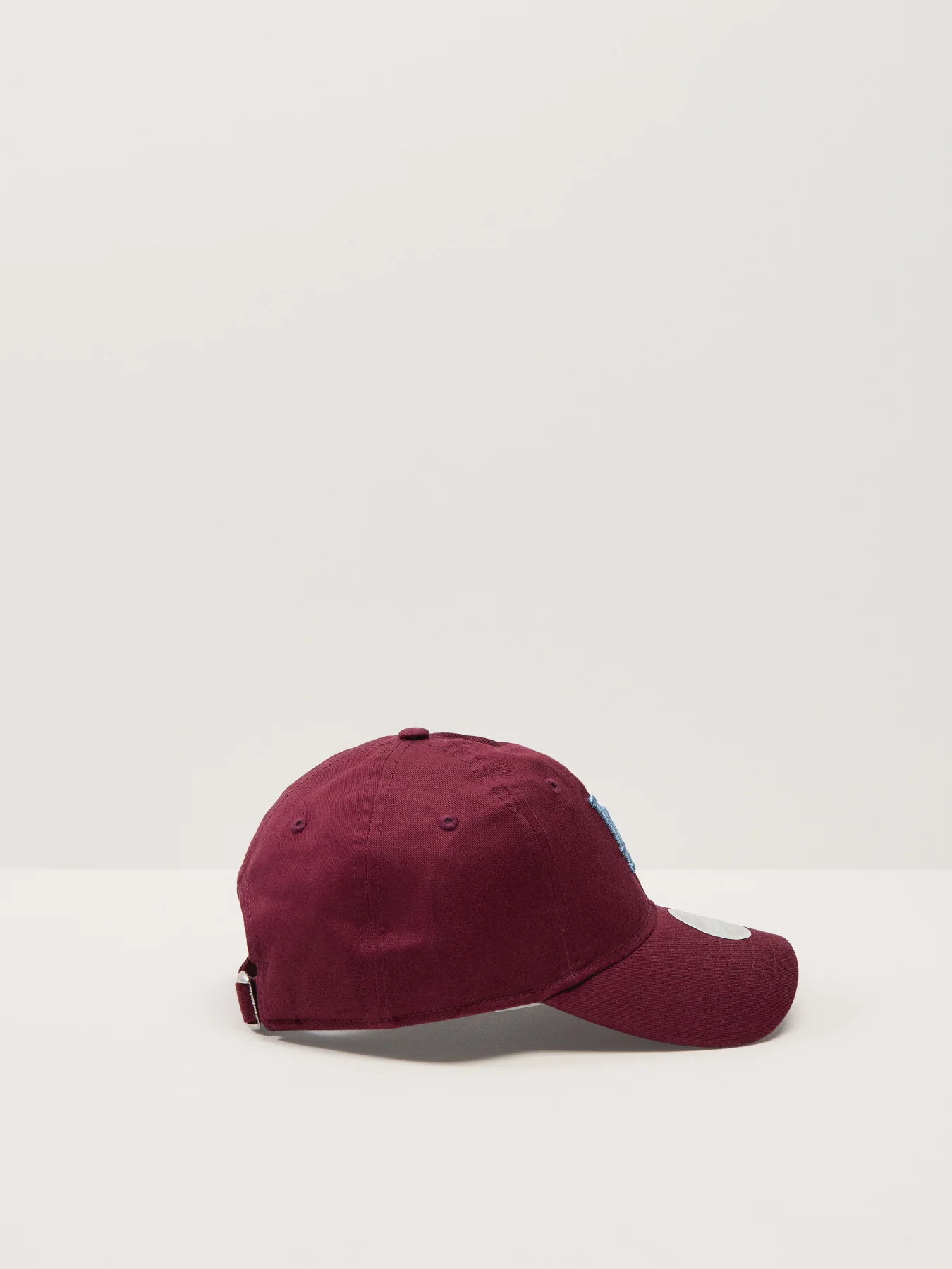 New Era Essentials Cap In Burgundy - Image 2