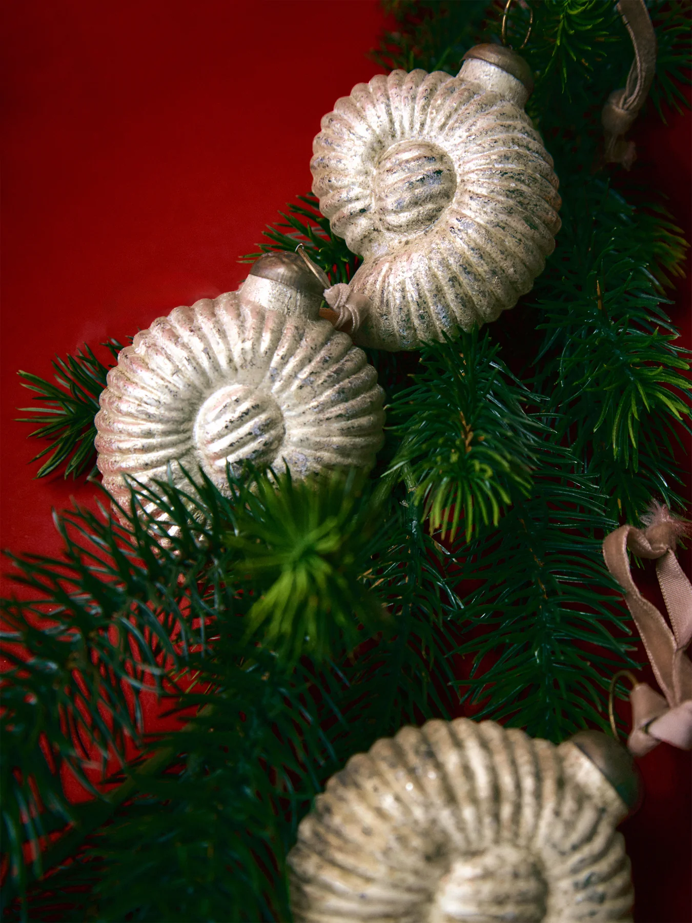 Sachin Rustic Gold Shell Christmas Baubles Set of 4 - Image 2