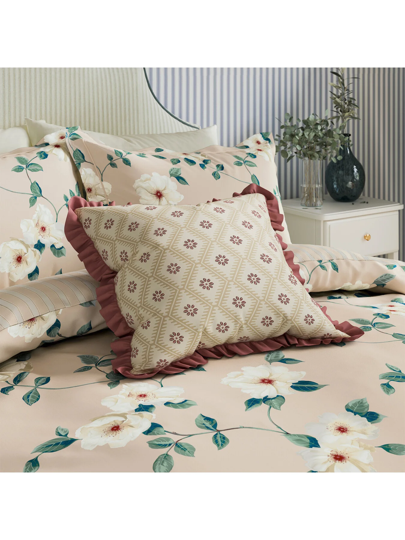 Poets Rose Cushion - Image 3