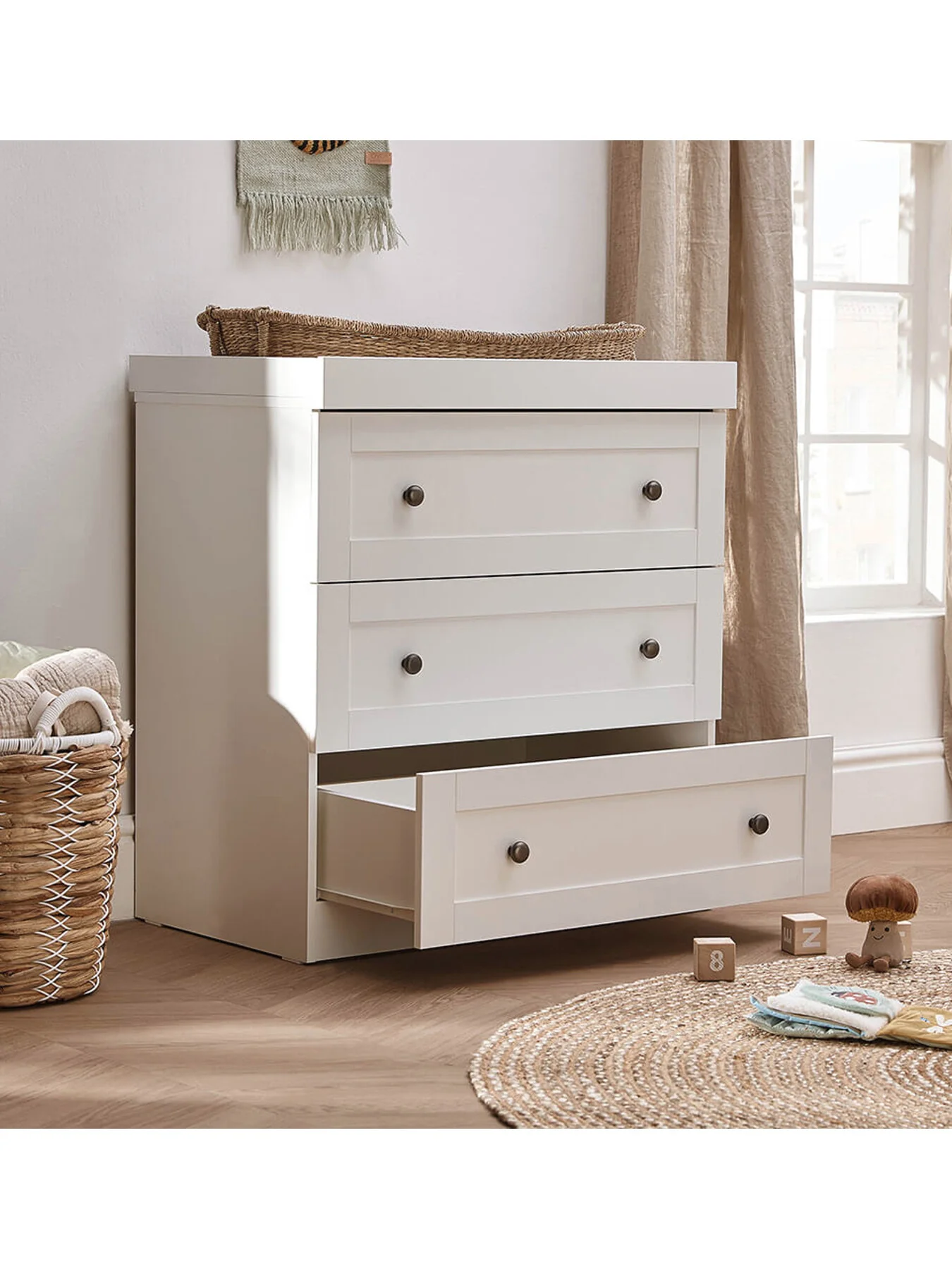 Bromley White Dresser - Image 3
