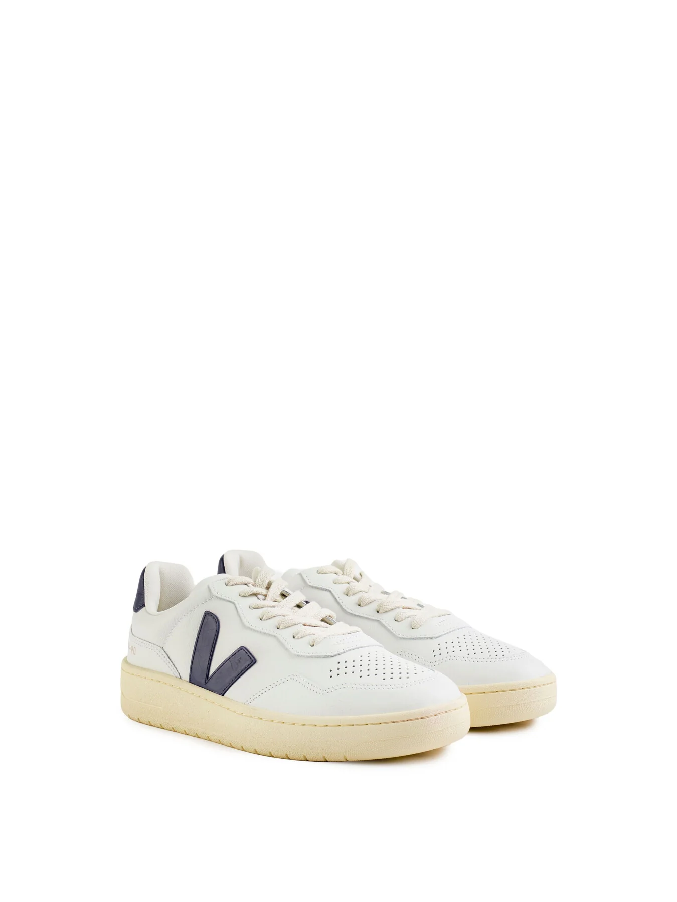 VEJA V-90 Trainers - Image 2