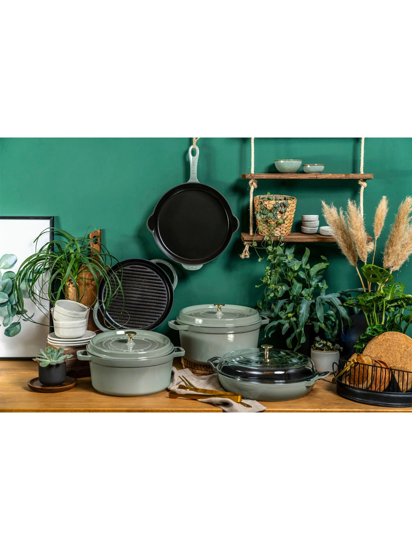 Round Cast Iron Cocotte Eucalyptus 28cm - Image 5