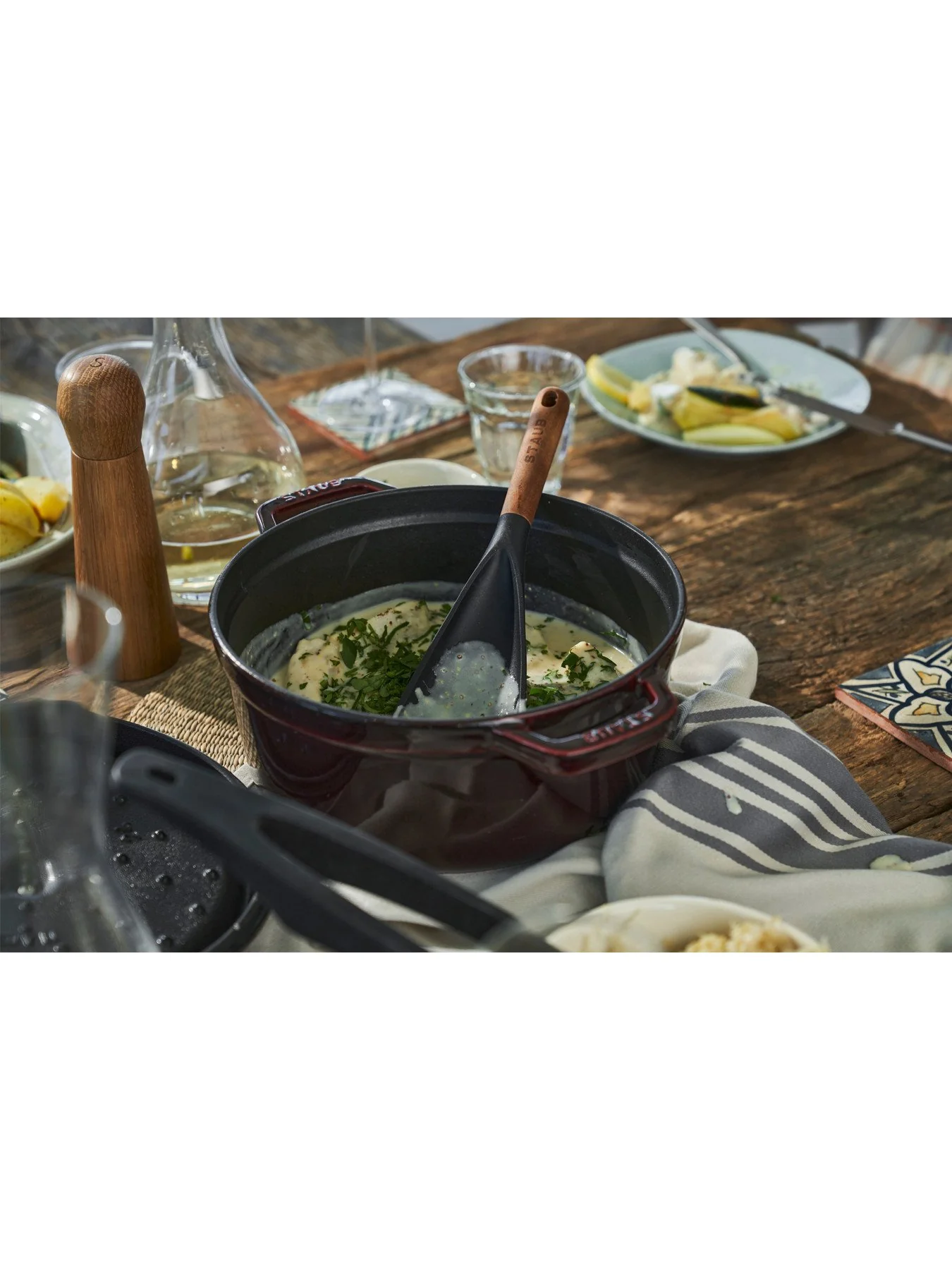 Round Cast Iron Cocotte - Image 4
