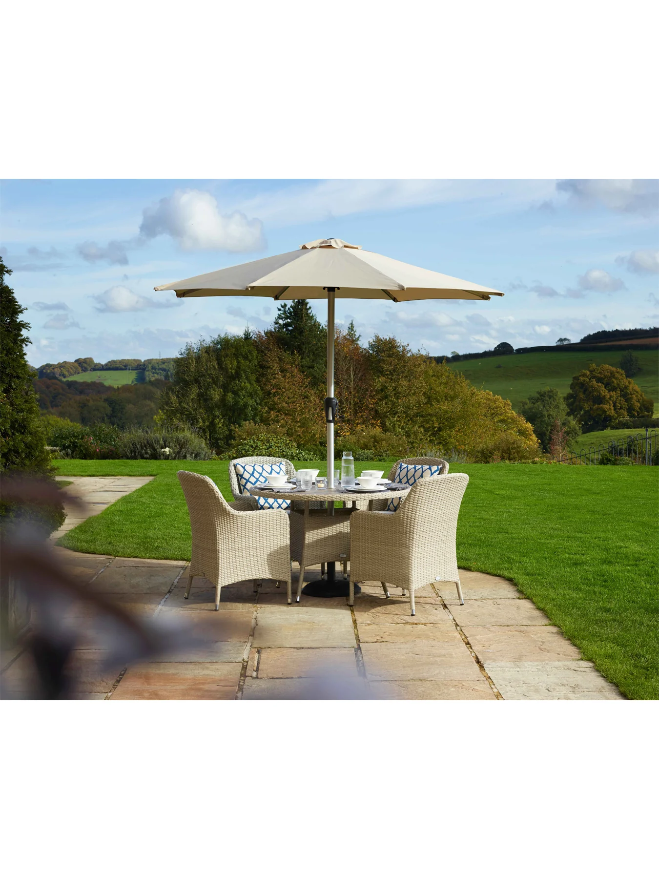 Tetbury Rattan 4-Seat Round Dining Set with Tree-Free Top Parasol & Base - Image 2