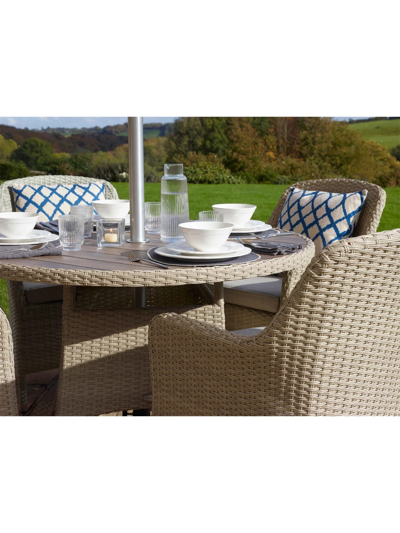 Tetbury Rattan 4-Seat Round Dining Set with Tree-Free Top Parasol & Base - Image 3