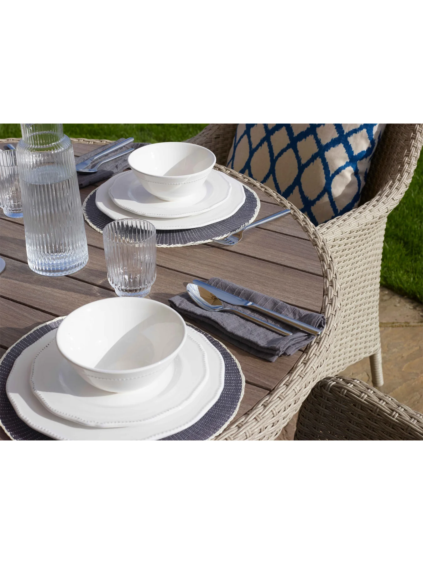 Tetbury Rattan 4-Seat Round Dining Set with Tree-Free Top Parasol & Base - Image 4