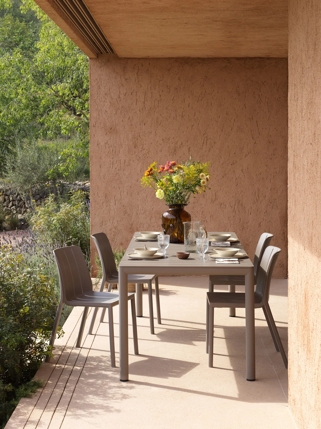 Tevere Extendable Table with 6 Tiberina Bistro Chairs - Image 3