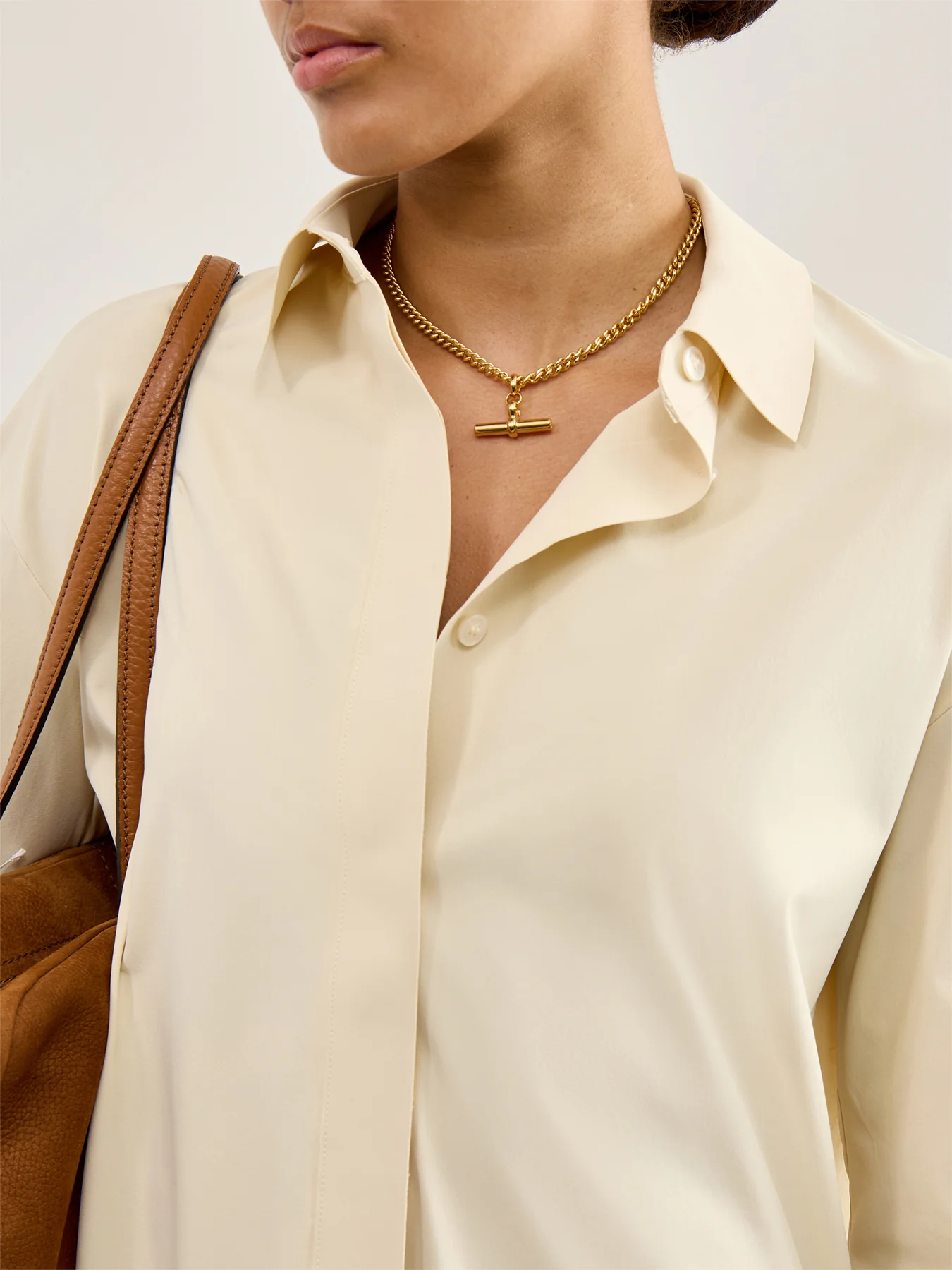 Med T-Bar Chunky Curb Necklace - Image 2