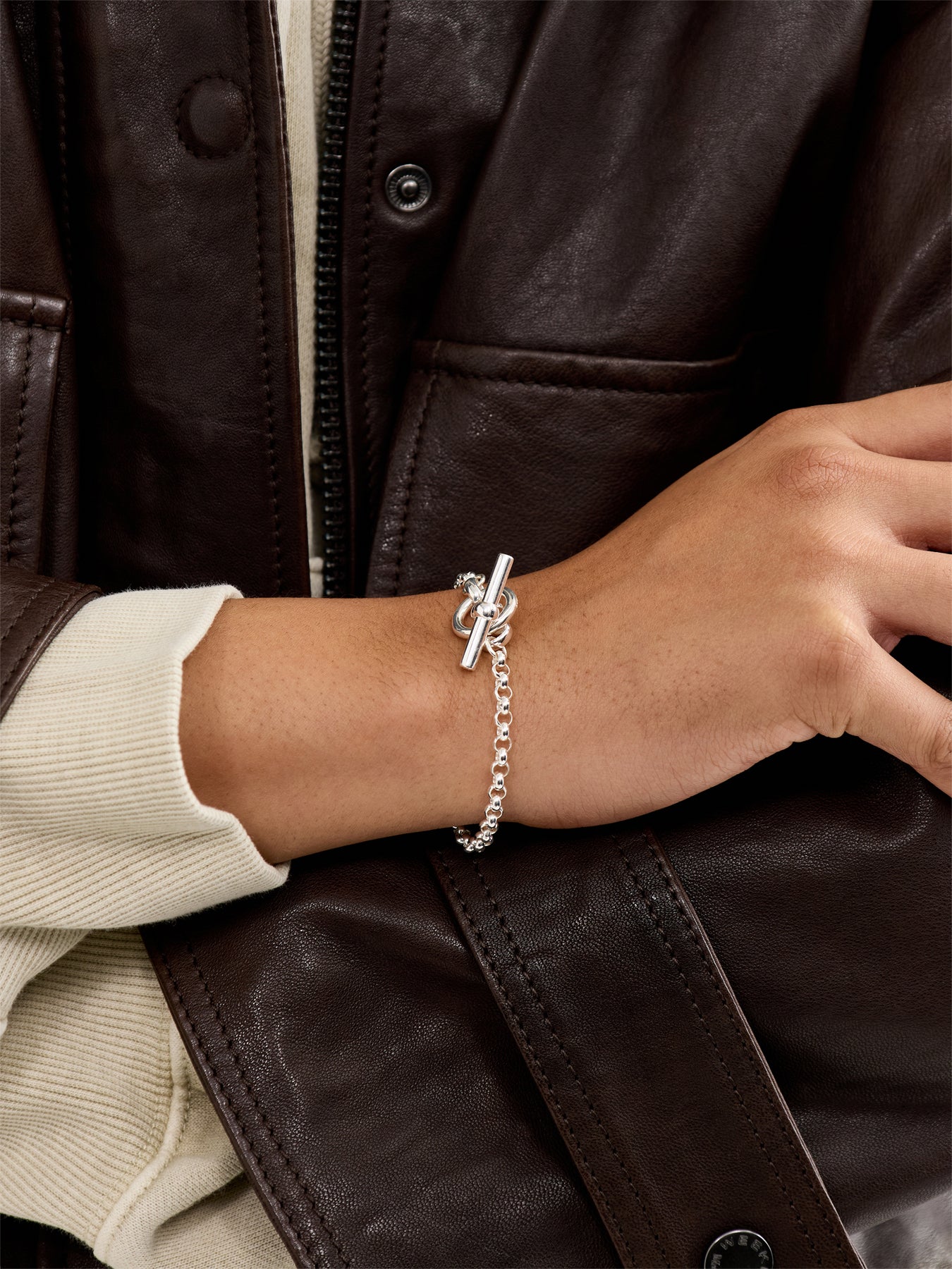 Small Silver T-bar Clasp on Belcher Chain Bracelet - Image 2