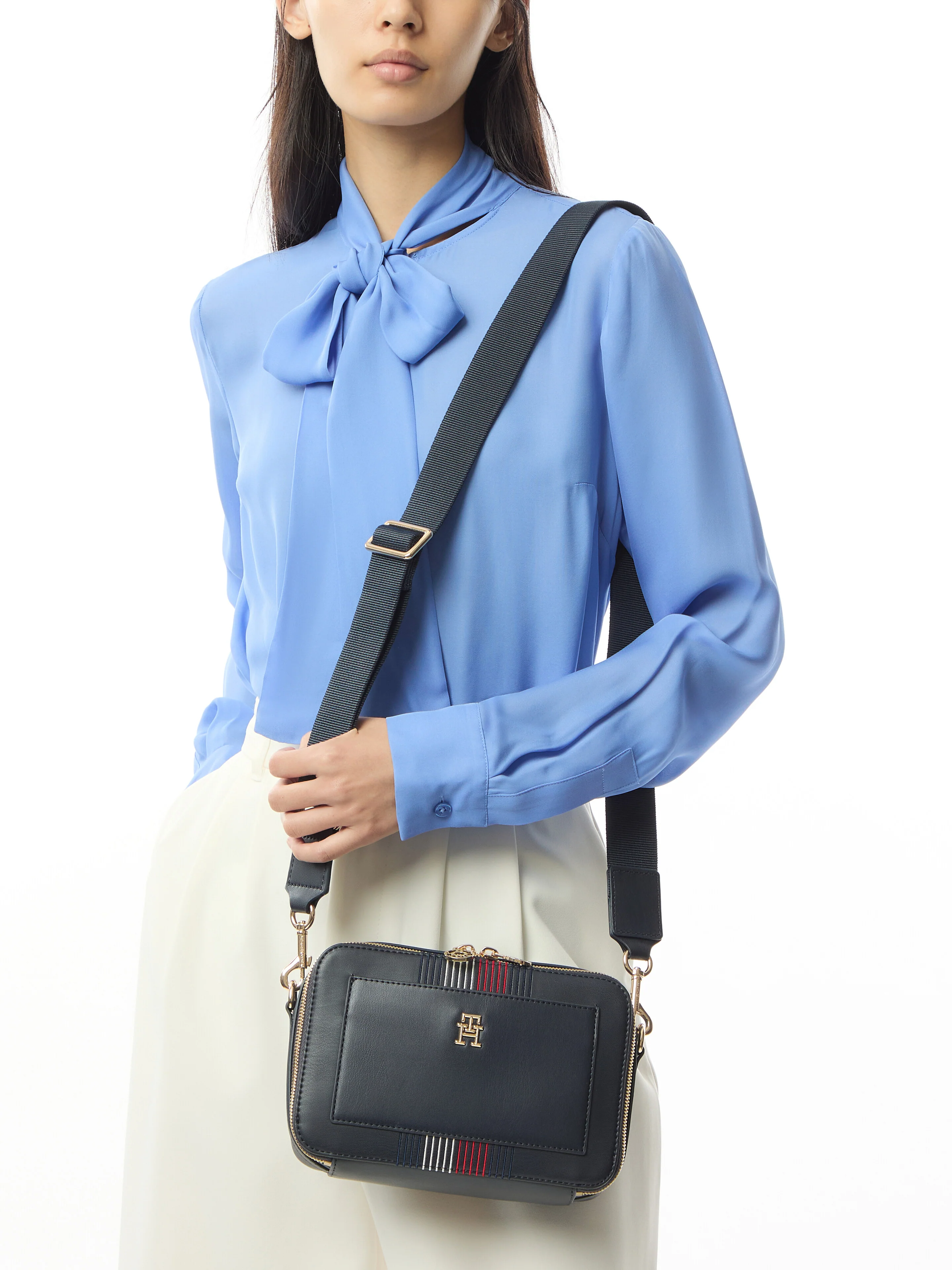 TH Distinct Camera Bag Corp - Image 2