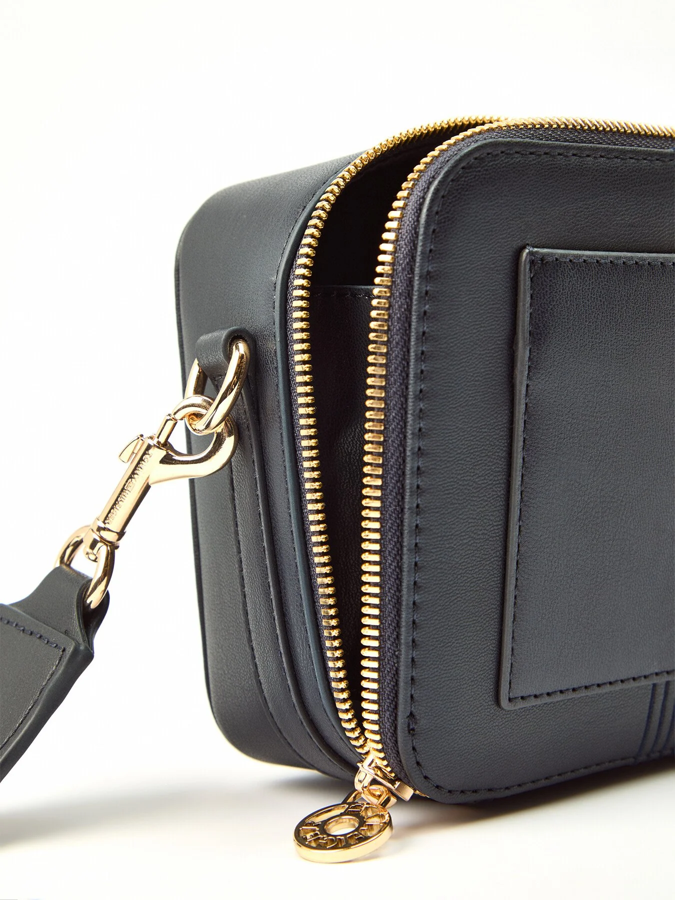 TH Distinct Camera Bag Corp - Image 5